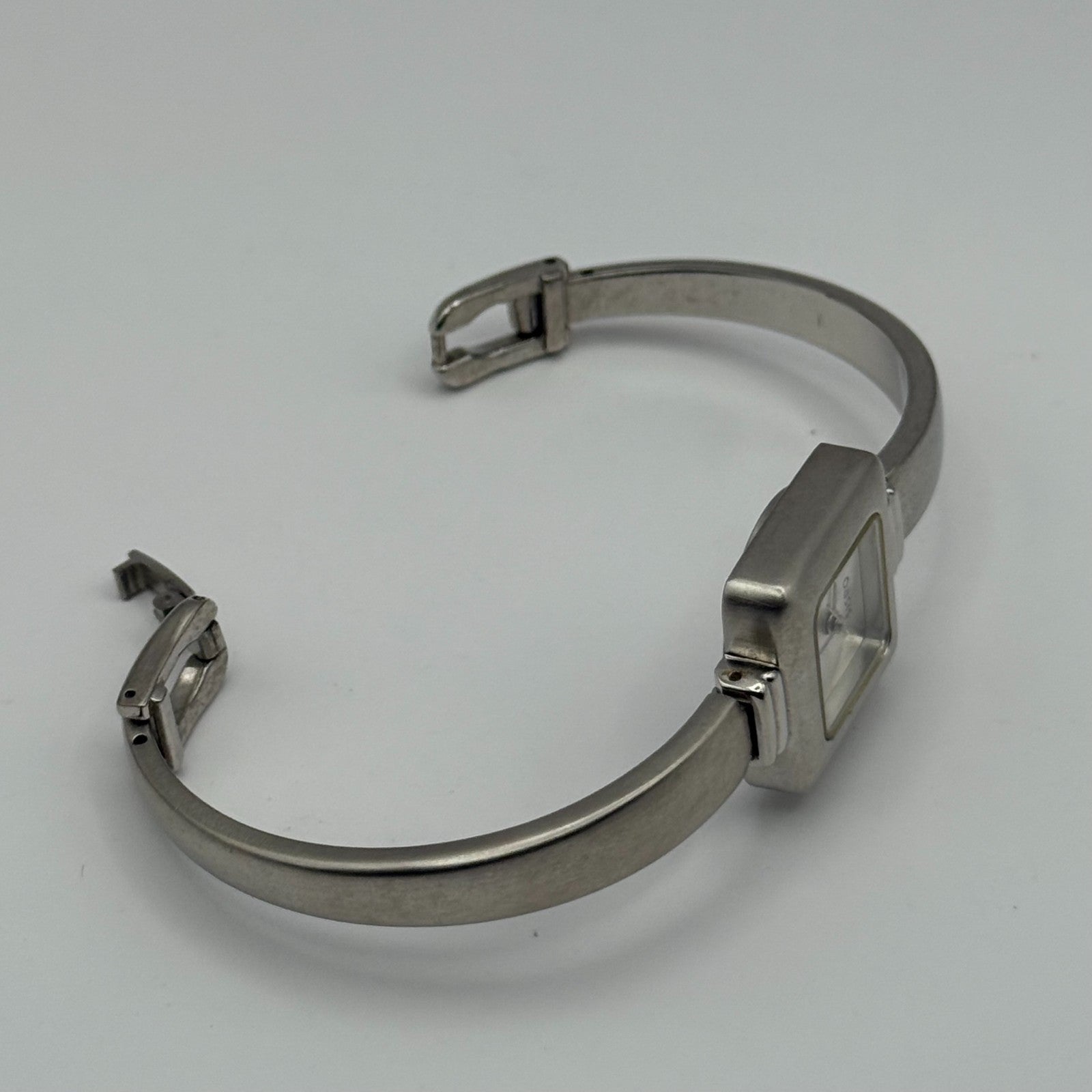 Oasis Ladies Quartz Watch B95 Silver Tone Bracelet Working 20mm 5.5 Inches