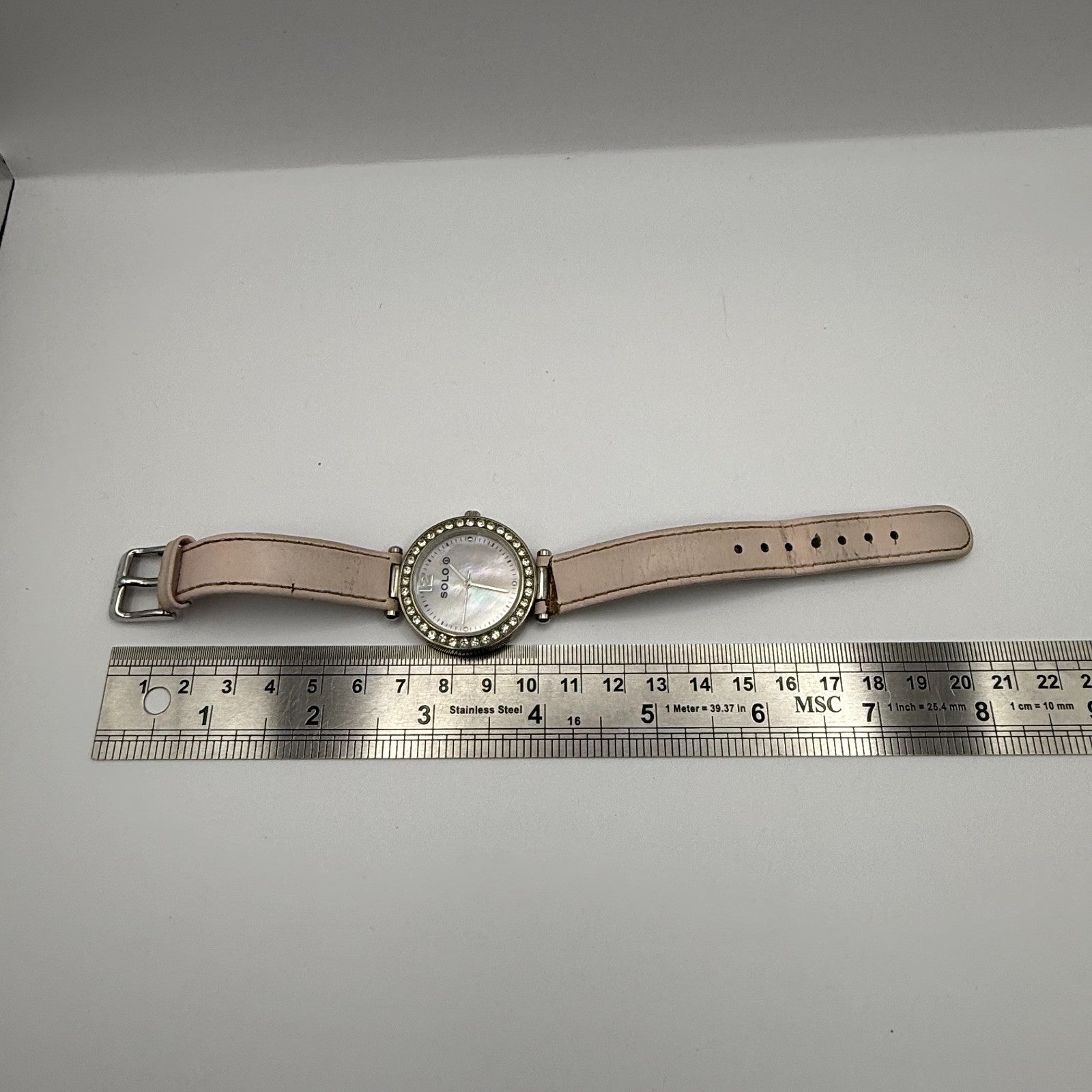 Solo Ladies Quartz Watch MOP Dial Crystal Accents Leather Strap Working 33mm