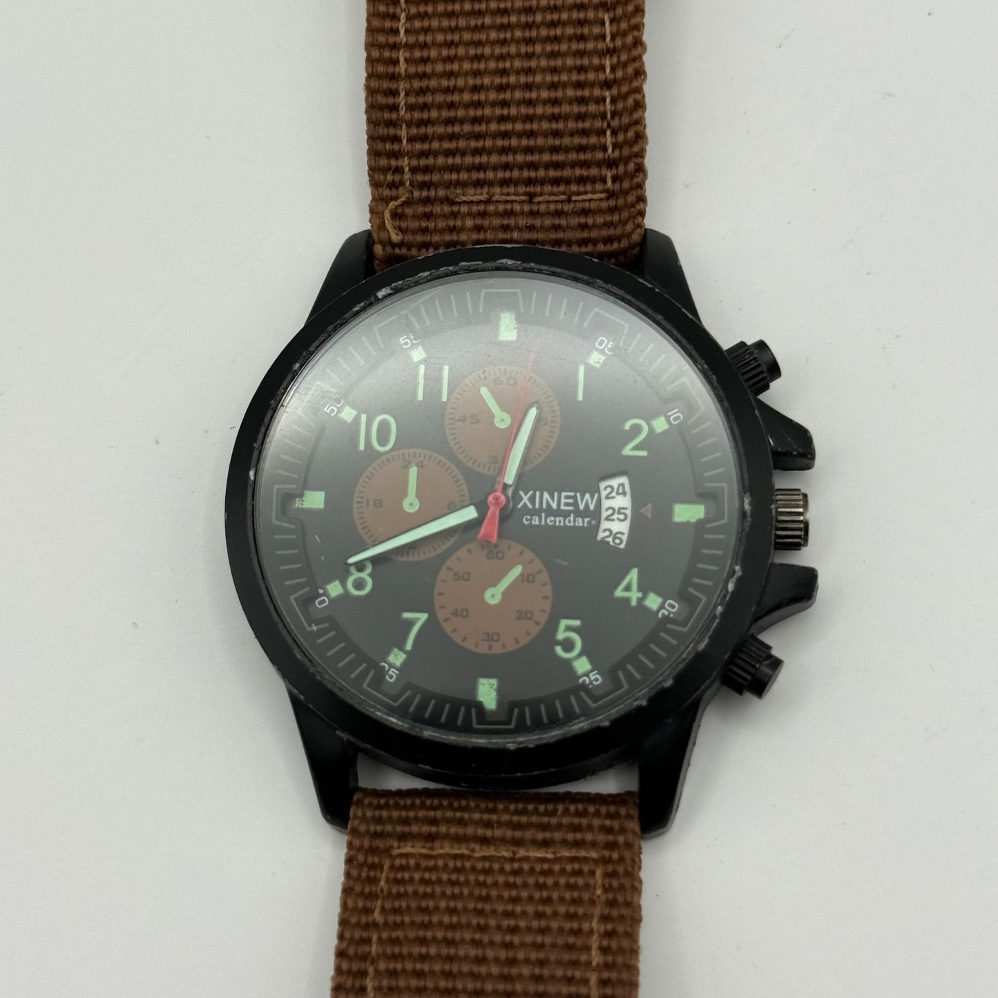 Xinew Men’s Quartz Chronograph Watch Calendar Dial Brown Strap Working 42mm