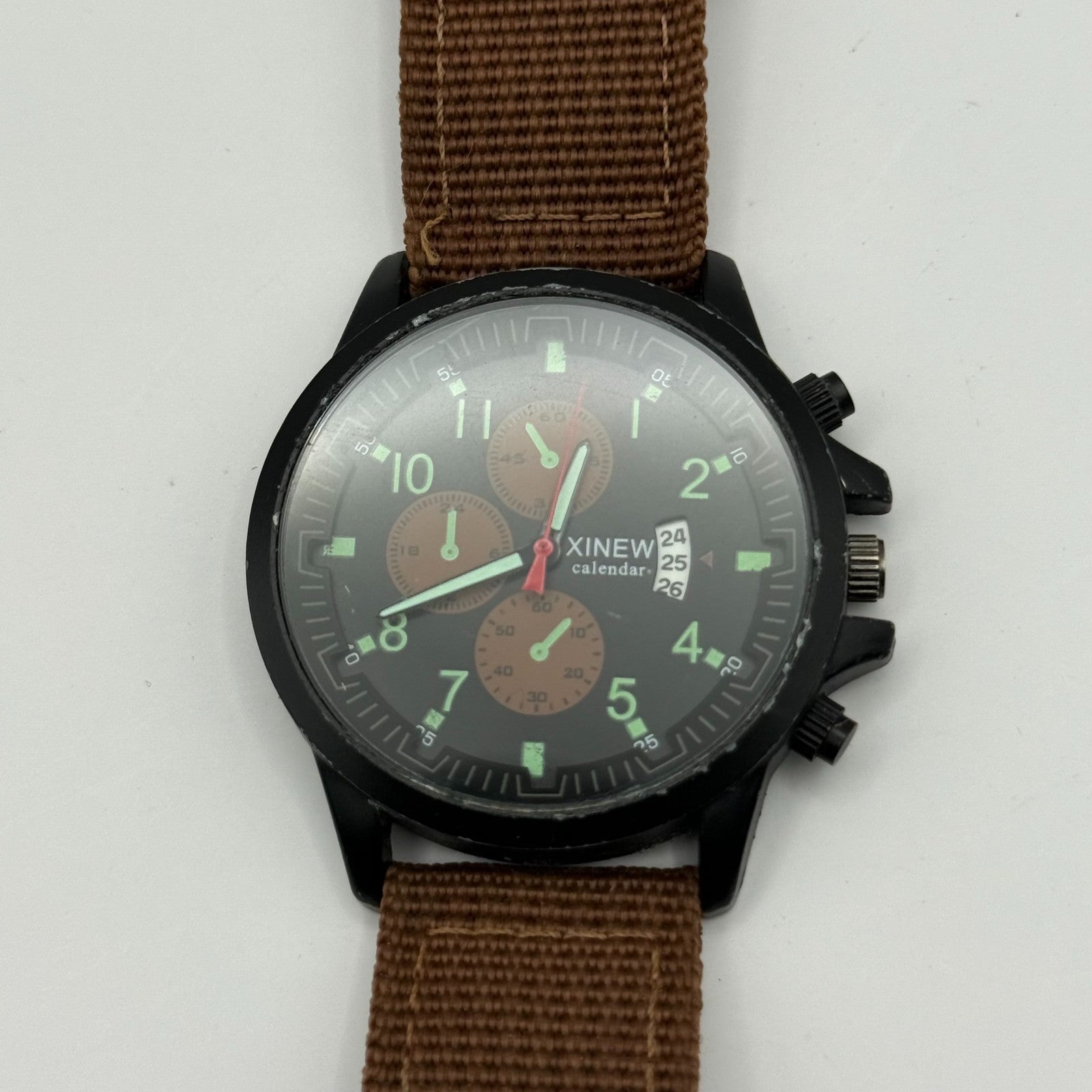 Xinew Men’s Quartz Chronograph Watch Calendar Dial Brown Strap Working 42mm