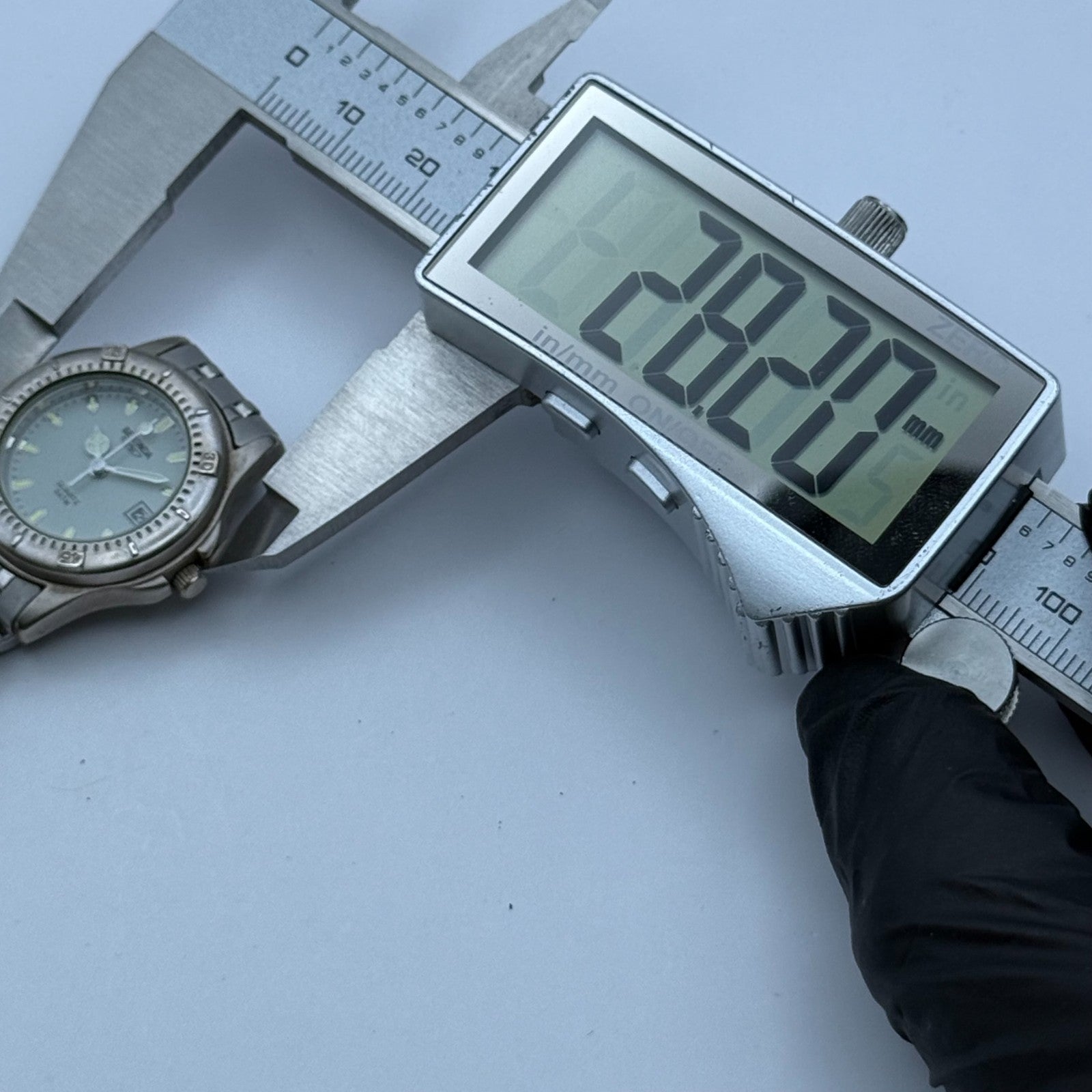 Sekonda Ladies Quartz Watch Date Dial Silver Tone Bracelet Working 28mm