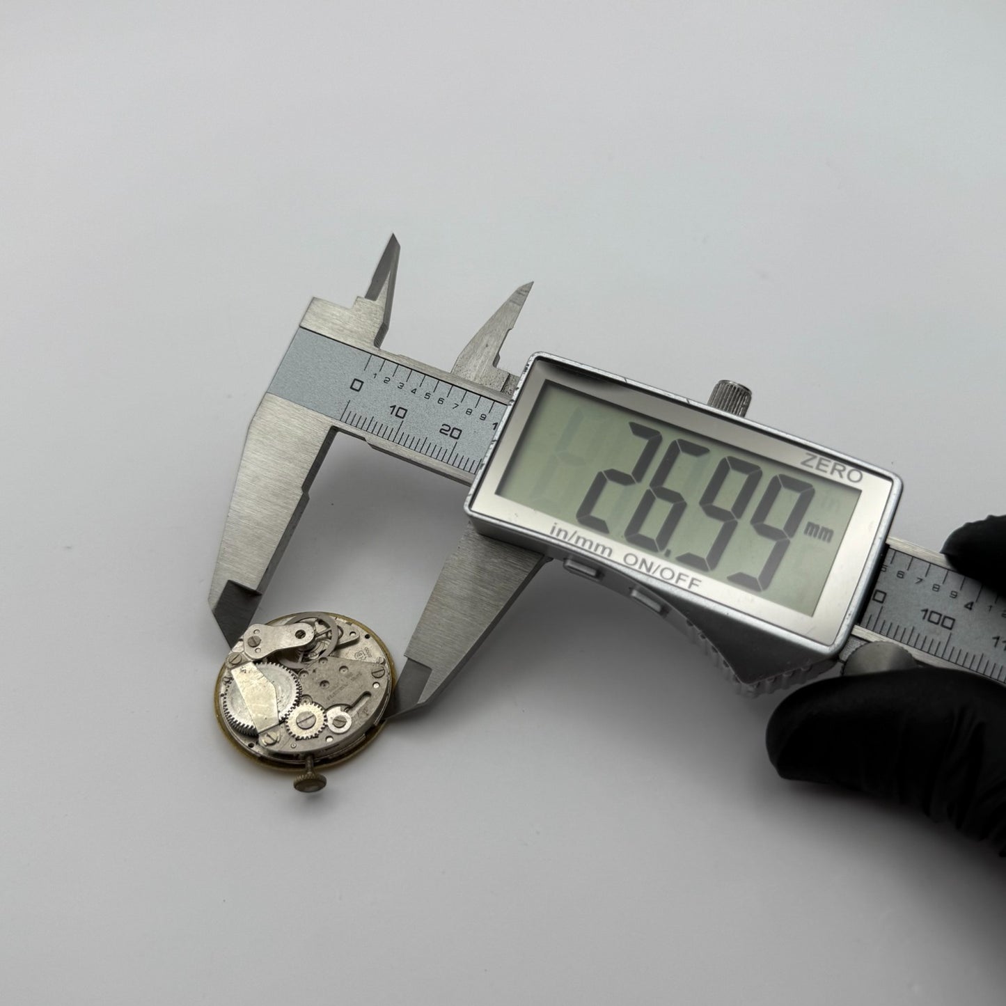 EB 8800 Watch Movement Tara Date Manual Wind Vintage Swiss Parts Repair 26.9mm