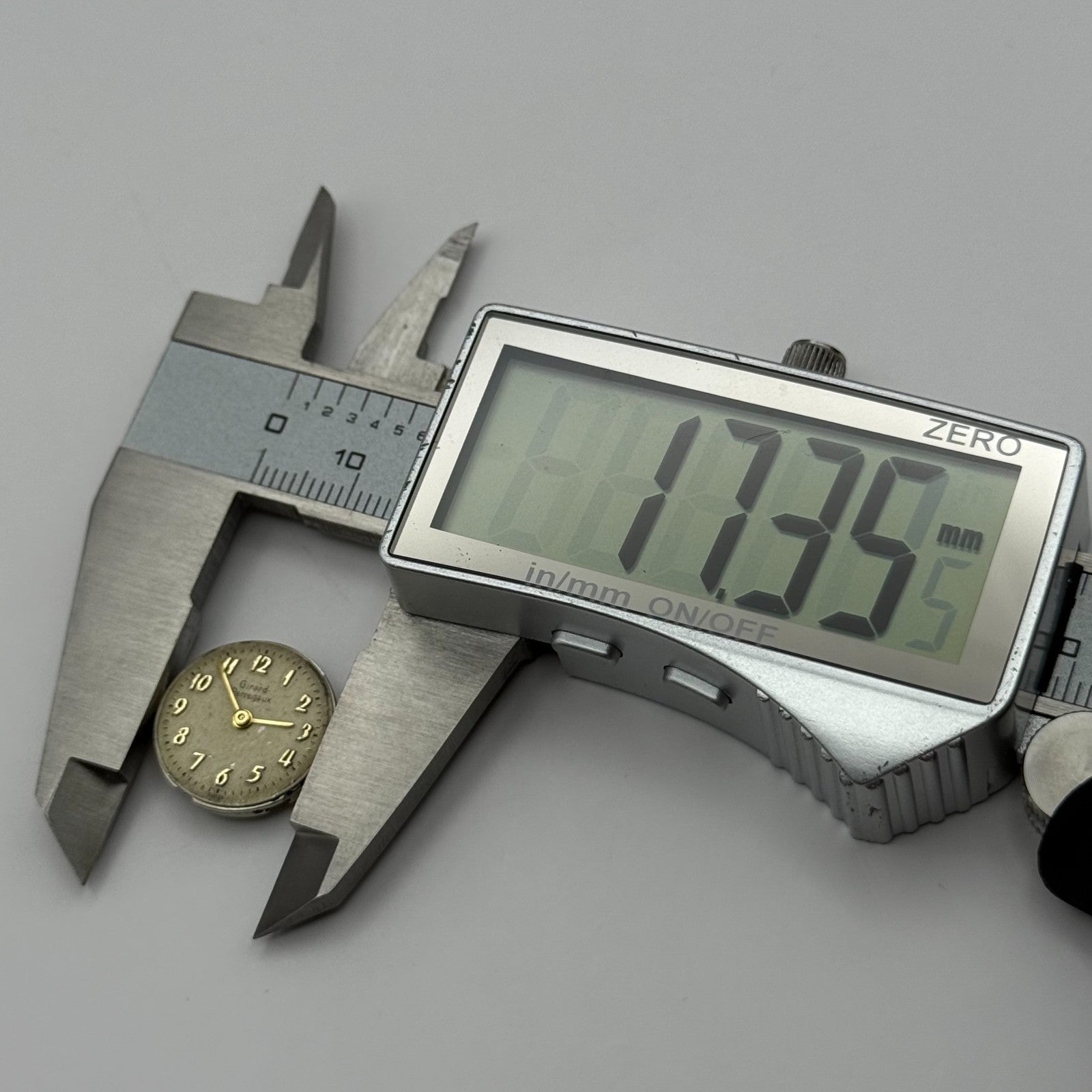 Girard Perregaux Ladies Good Balance Watch Movement Manual Wind Vintage 17.3mm