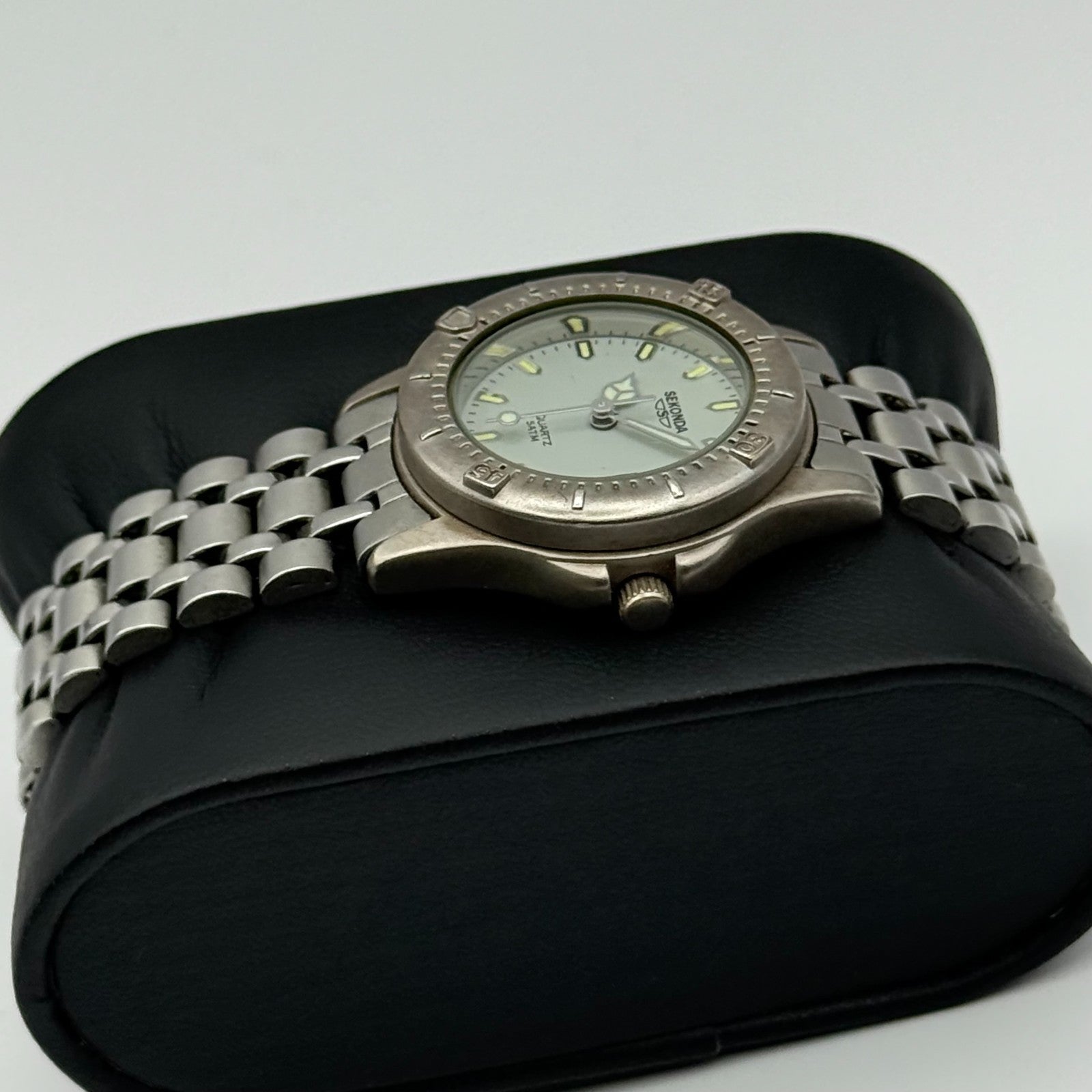 Sekonda Ladies Quartz Watch Date Dial Silver Tone Bracelet Working 28mm