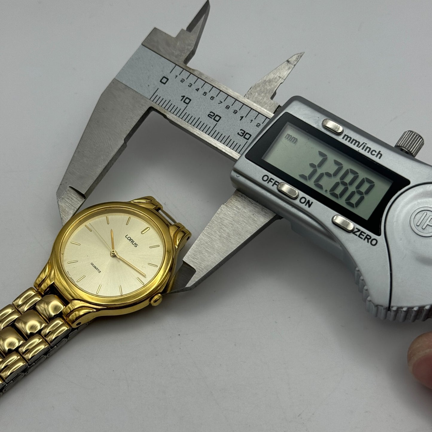 32mm Working Lorus V501-6J10 Quartz Watch Gold Tone New Battery 7.5 Inches