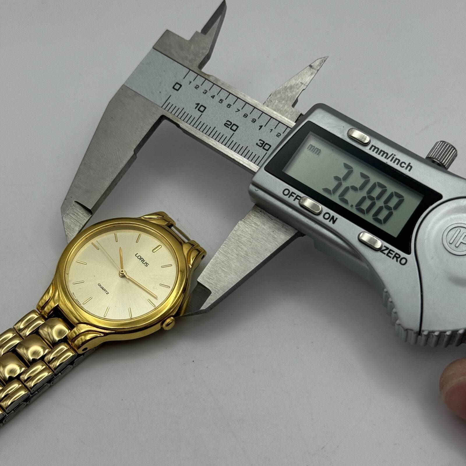 32mm Working Lorus V501-6J10 Quartz Watch Gold Tone New Battery 7.5 Inches