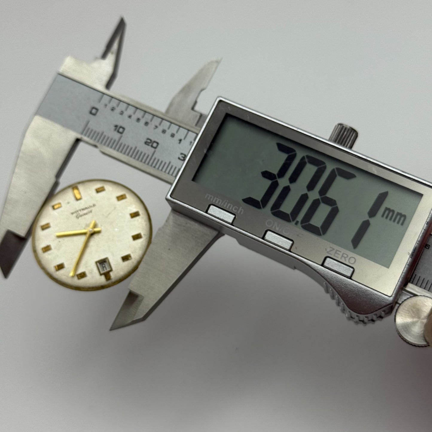 30.6mm Vintage Wittnauer C11K Manual Wind Watch Movement Swiss PARTS REPAIR