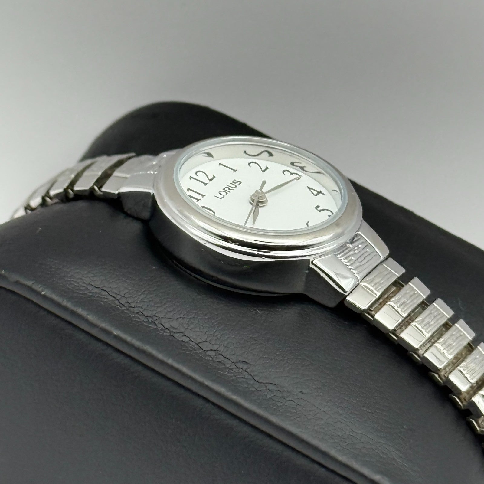 Lorus Ladies Quartz Watch White Dial Silver Tone Stretch Band Japan Working 23mm