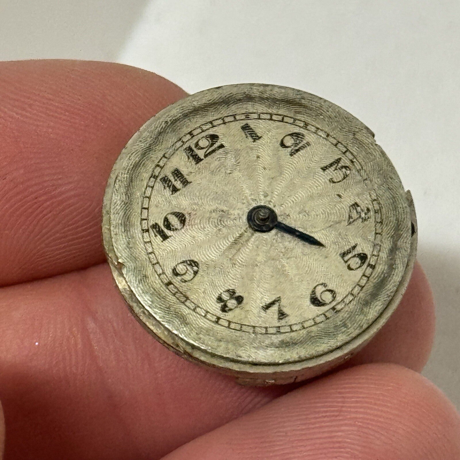 23.7mm Vintage TRUMP Watch Movement 15 Jewels 2 Adj Swiss Manual Wind To Restore