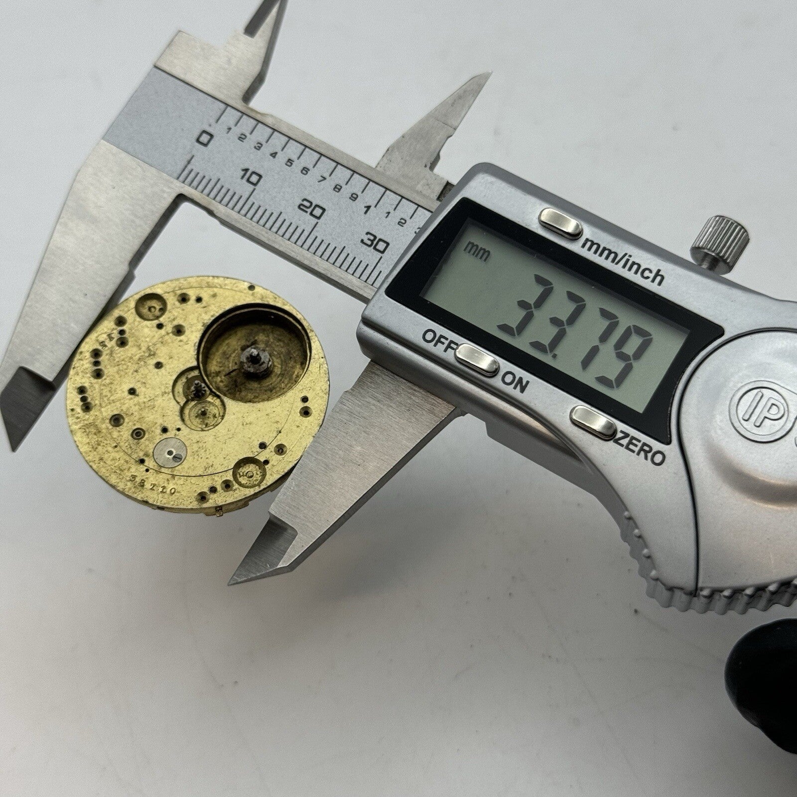 33.7mm Milleret Geneve Cylinder Watch Movement No Dial Hands FOR PARTS