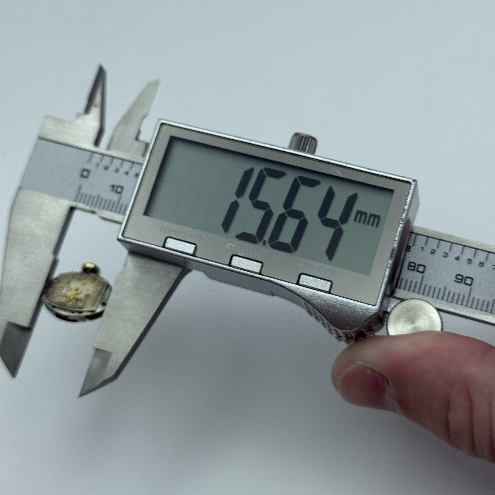 13.1mm Vintage Ladies Bulova 5AD Manual Wind Swiss Watch Movement PARTS REPAIR