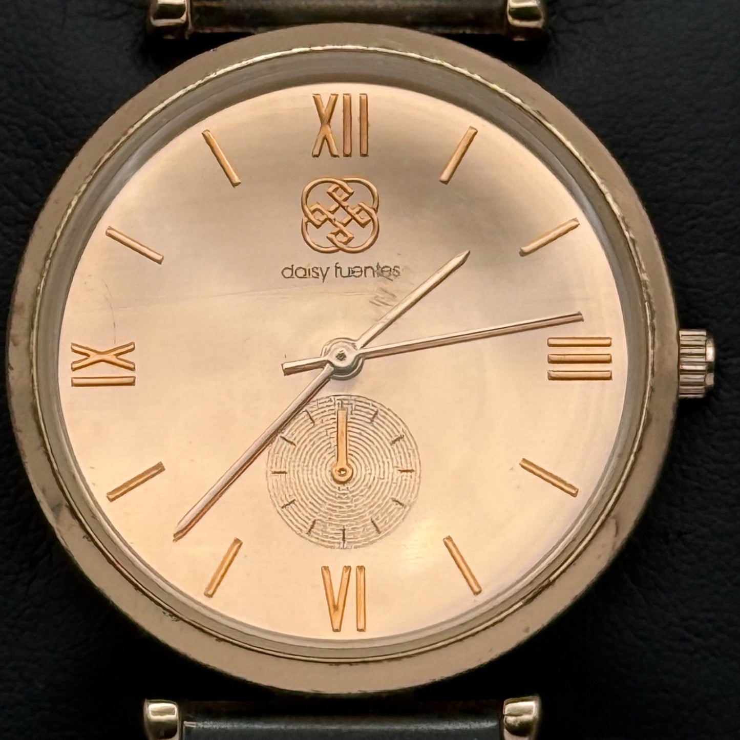 Working Daisy Fuentes Sub Seconds Ladies 33mm Quartz Watch DF145RGGY New Battery