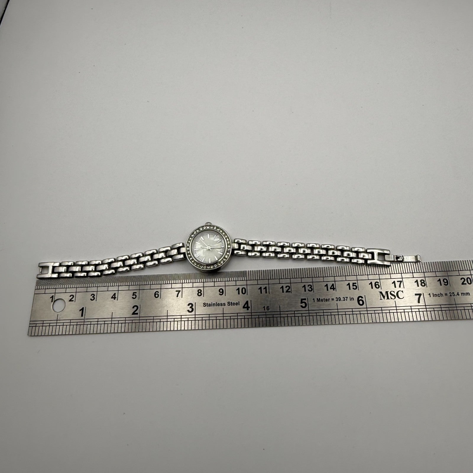 Avon Ladies Quartz Watch Mother of Pearl Dial Silver Tone Bracelet Working 21mm