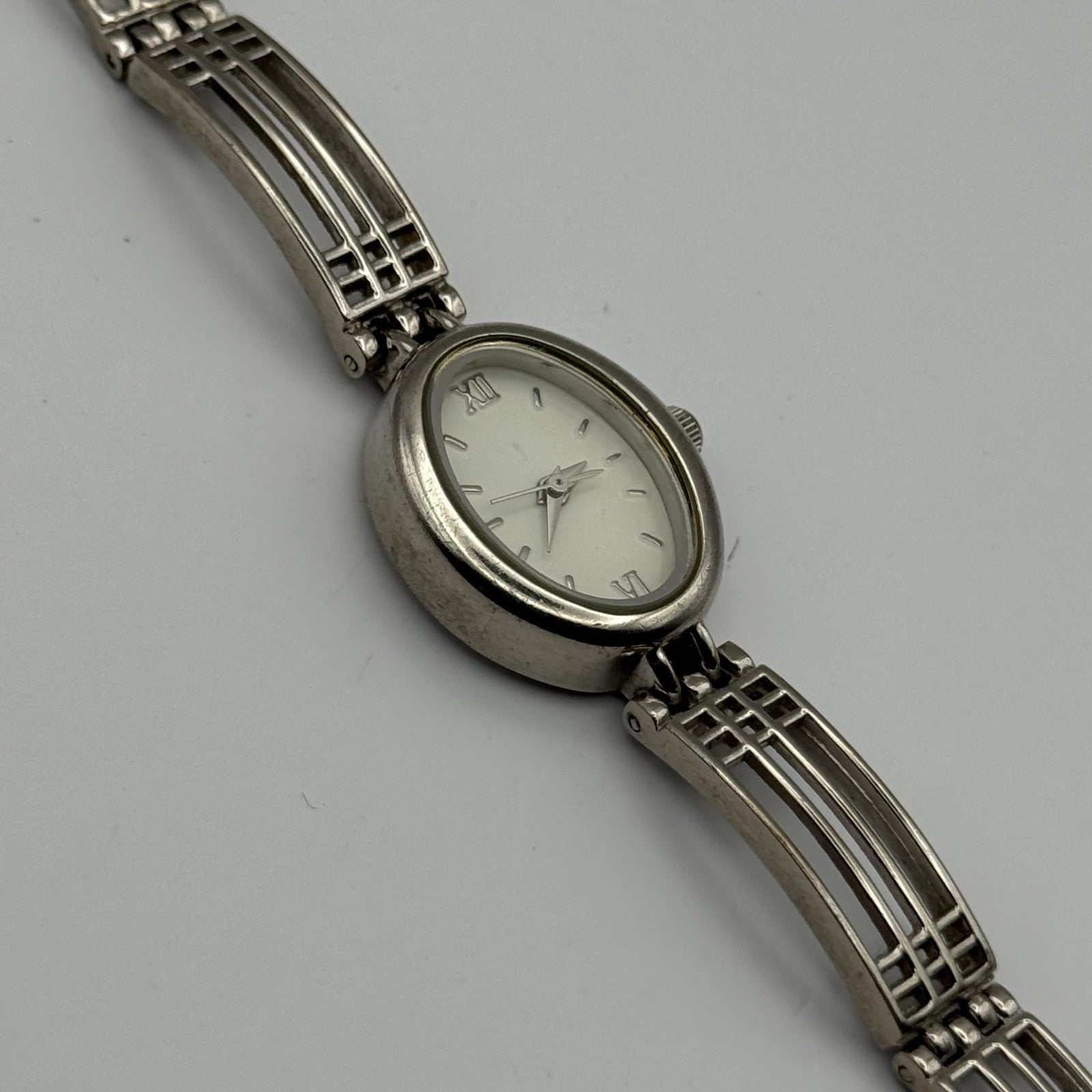 Ladies Quartz Watch Oval White Dial Silver Tone Bracelet Working 18mm 6 Inches