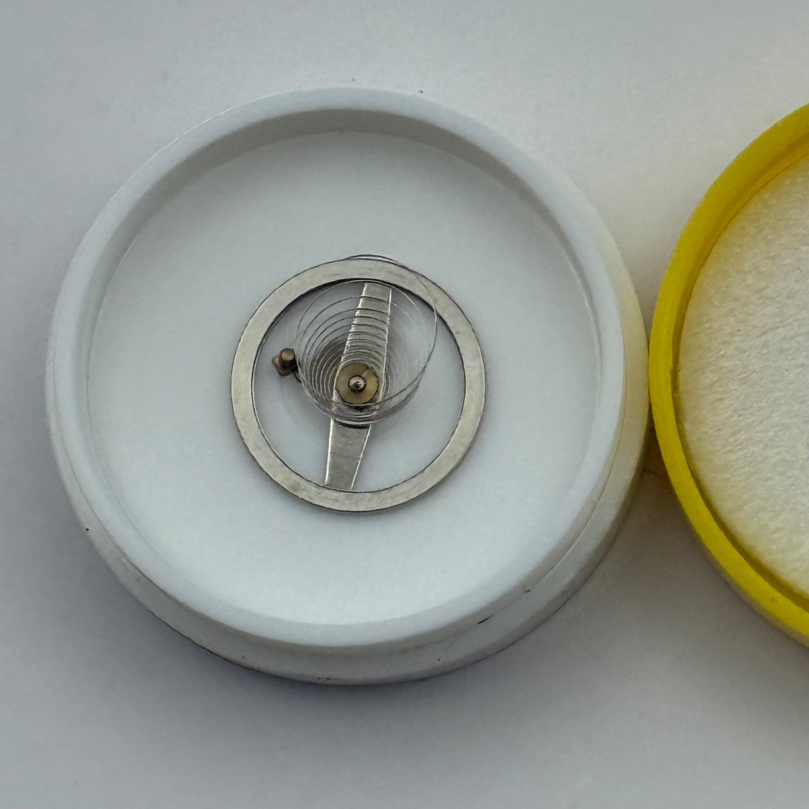 BFG 910 Balance Complete DGT Renata 827 Watch Movement Parts Vintage NOS Repair