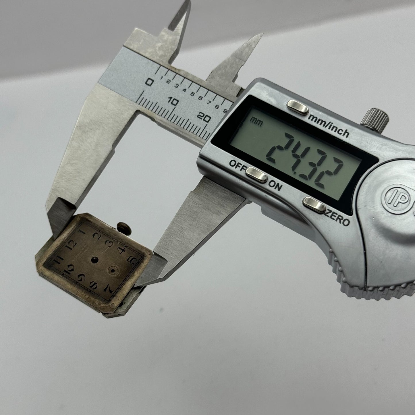 20.7mm Kendal & Dent Rotary Maximus Rare Tank Watch Movement Manual Wind PARTS