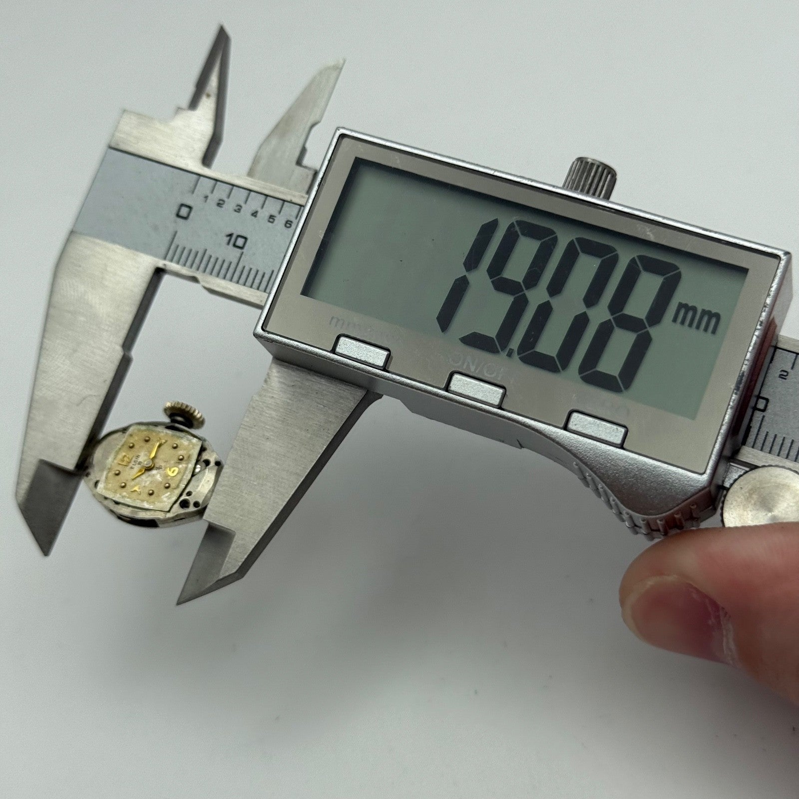 Elgin 660 Watch Movement 17 Jewels USA Vintage American Parts Repair 14.3mm