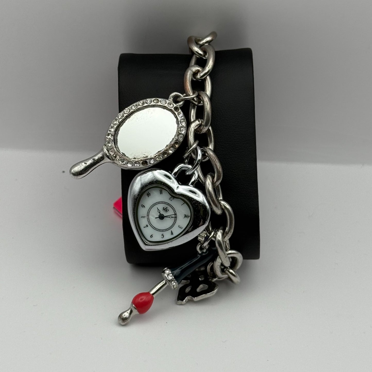 Ladies Quartz Watch Heart Dial Silver Tone Bracelet Stylish Charms Working 28mm