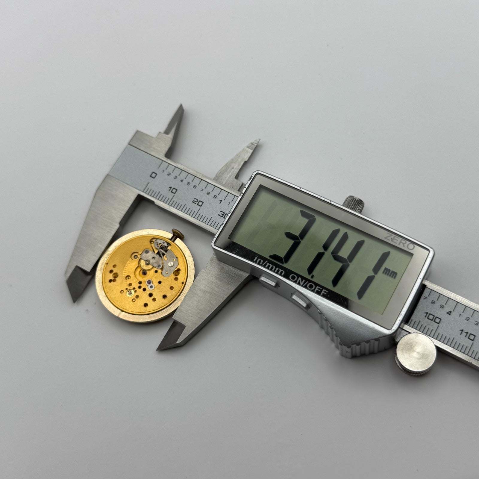 Smiths Imperial 617 Cal 0104 Watch Movement Running Manual Wind Parts 31.4mm