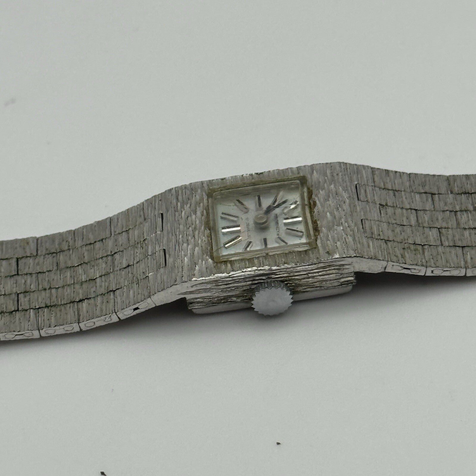 15mm WORKING Ladies Regency Silver Tone Bark Affect Manual Wind Vintage Watch