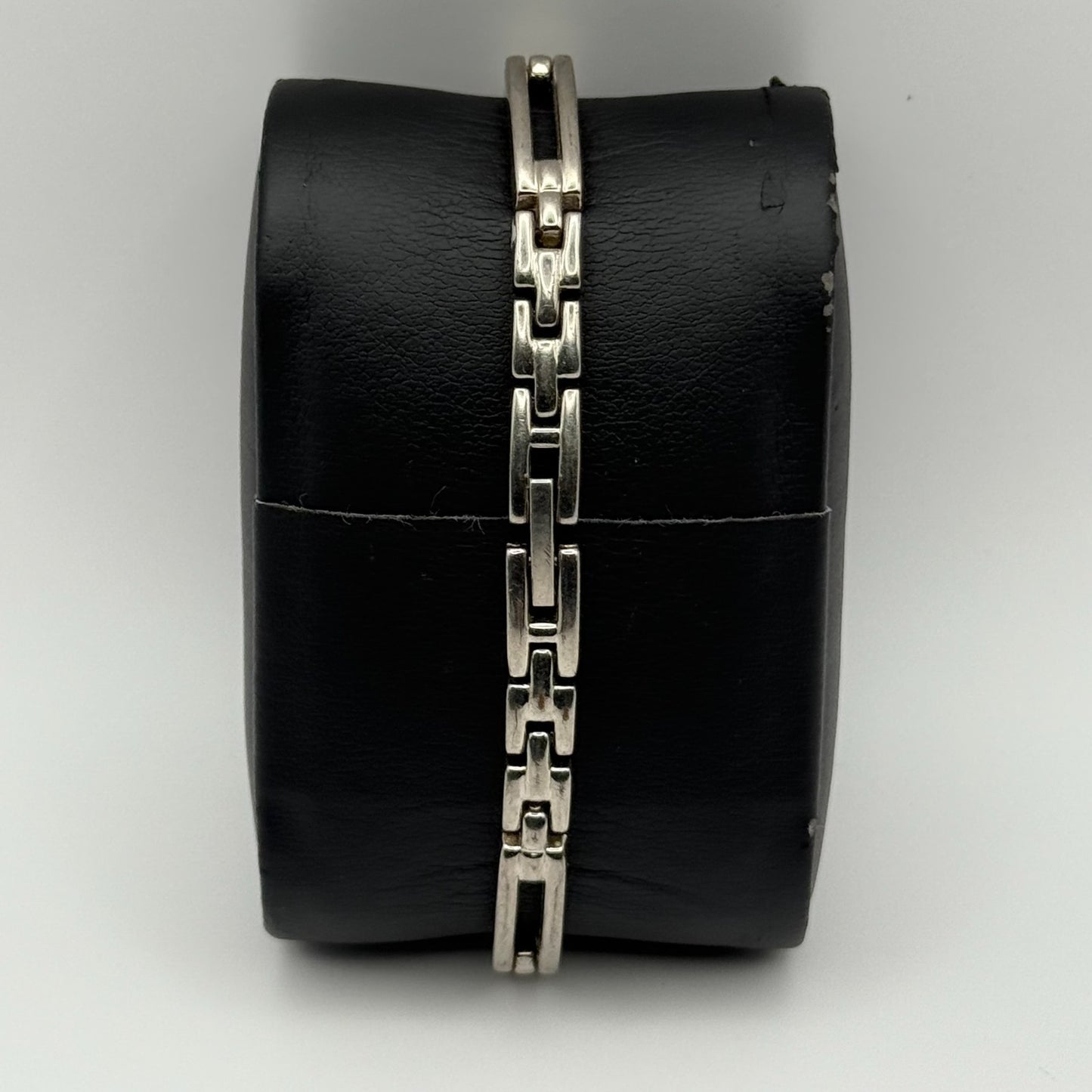 Infinite Ladies Quartz Watch Silver Tone Bracelet Japan Working 20mm 6.75 Inches