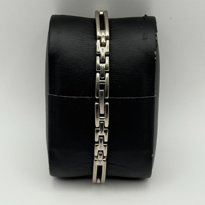 Infinite Ladies Quartz Watch Silver Tone Bracelet Japan Working 20mm 6.75 Inches