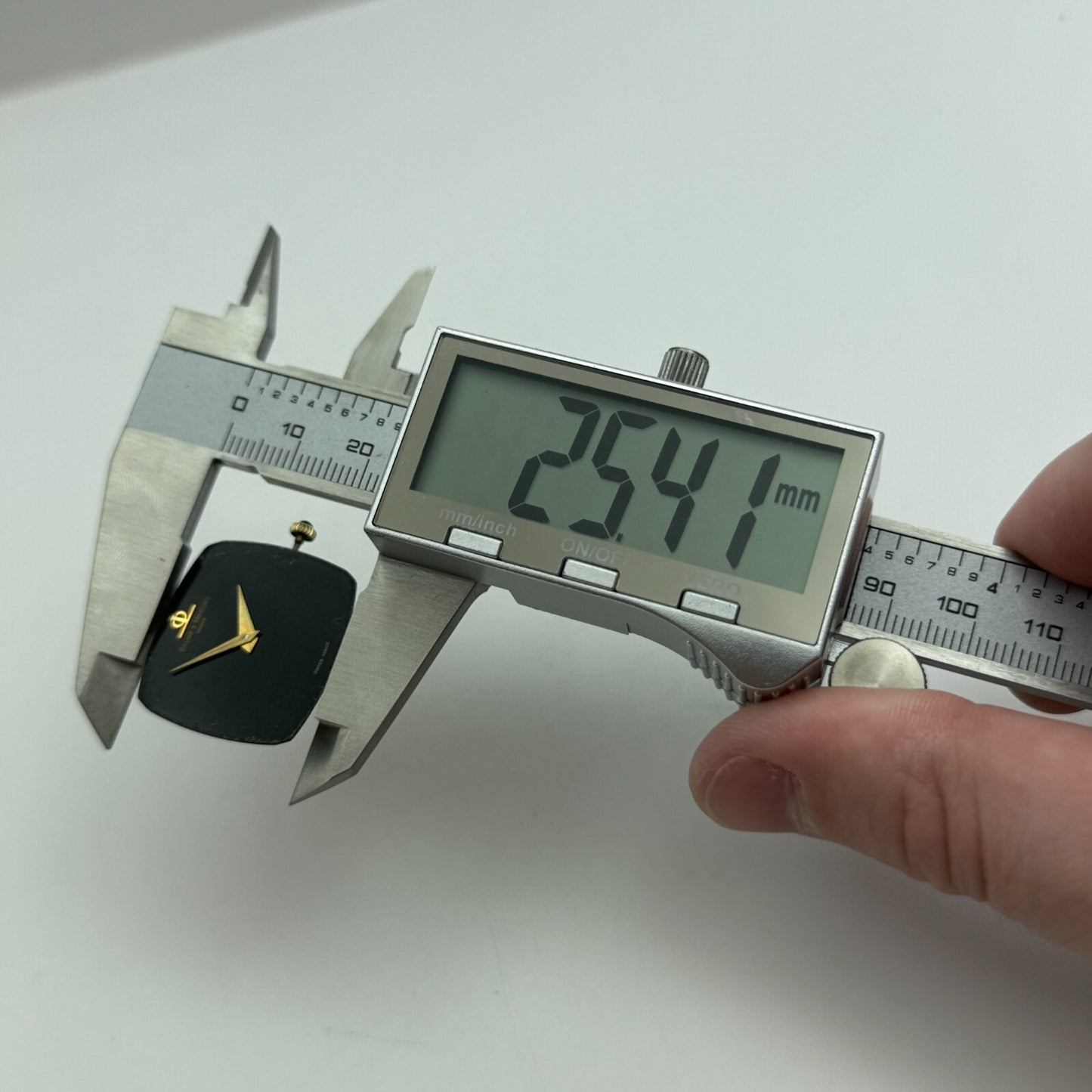 23.6mm Running Vintage Baume & Mercier 1050 Manual Wind Watch Movement PARTS