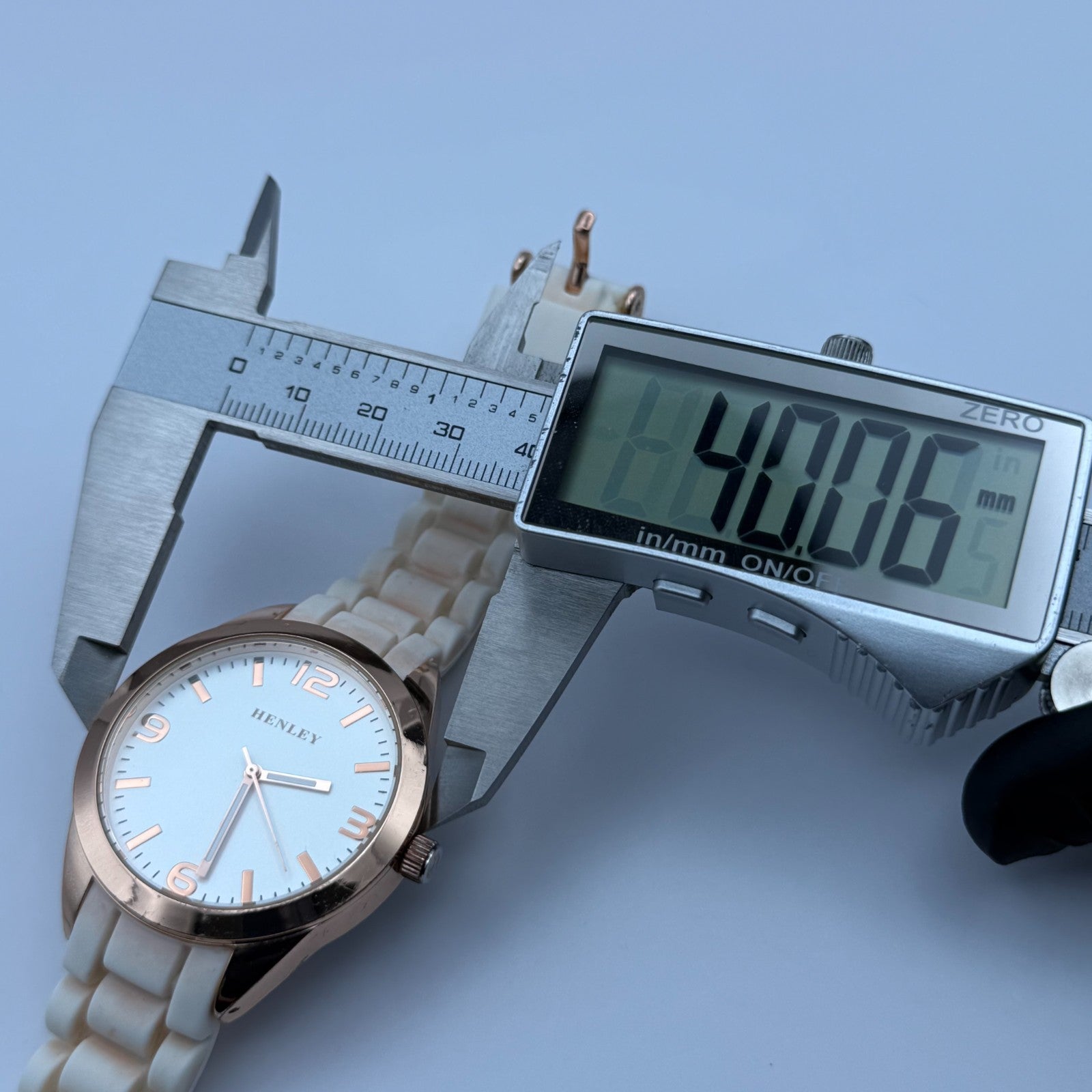 Henley Ladies Quartz Watch White Dial Rose Gold Tone Case Japan Working 40mm