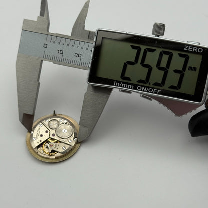 Solvil et Titus Peseux 330 Watch Movement Manual Wind Vintage Swiss Parts 25.9mm