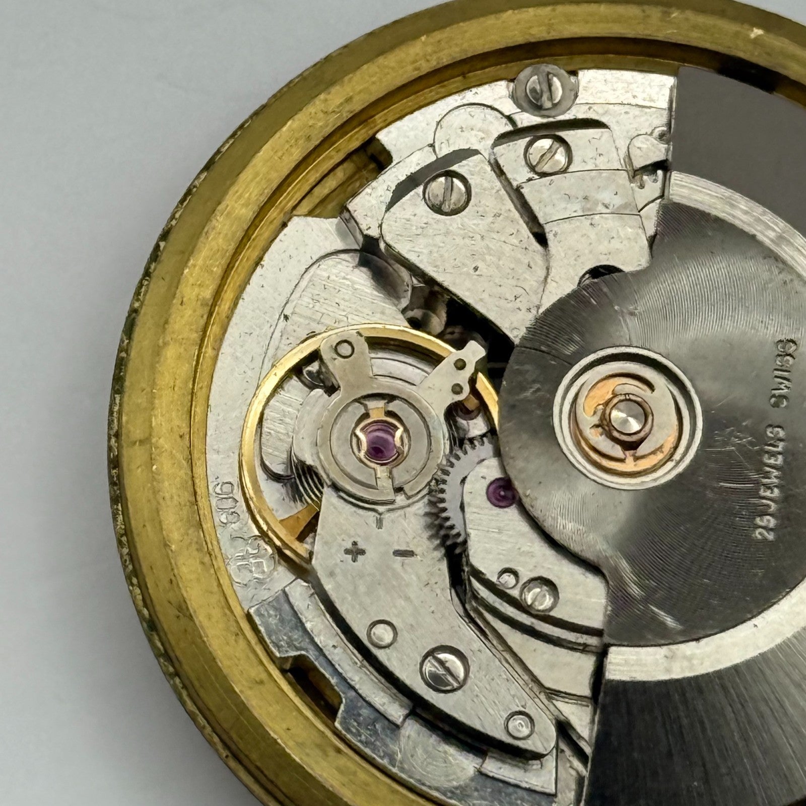 FHF 909 Automatic Watch Movement Garrard Date 25 Jewels Vintage Parts 31.8mm