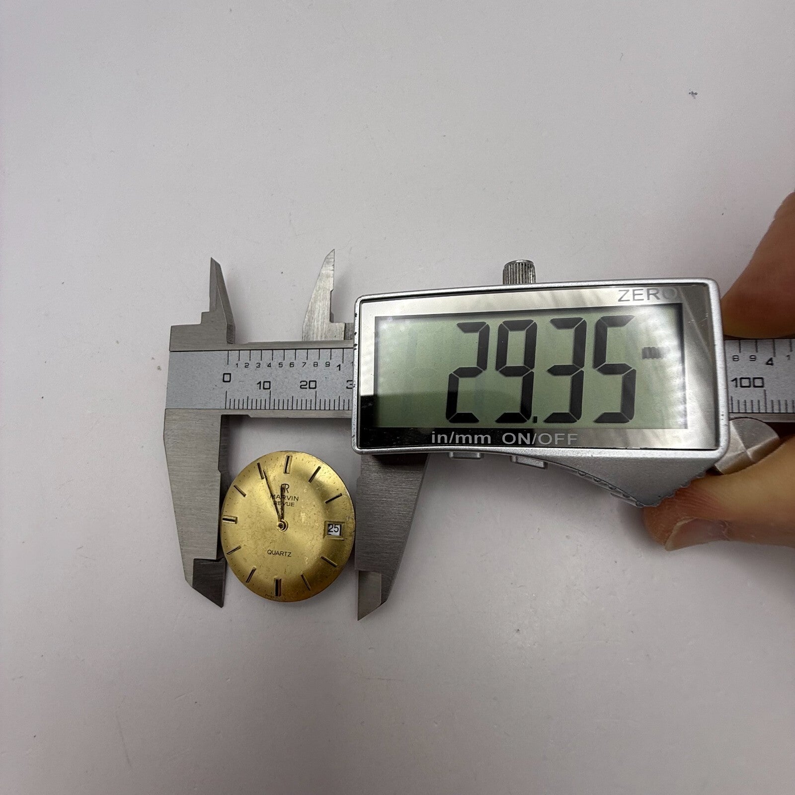 25.7mm Vintage Marvin Revue ISA Cal 1198 Date Dial Quartz Watch Movement PARTS