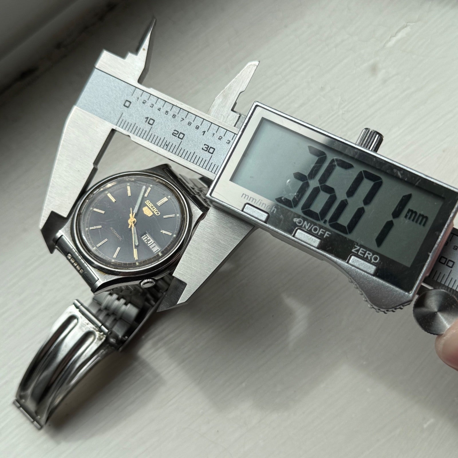 Men's Vintage Seiko 5 Watch Automatic Day Date 7009-3050 Bracelet 36mm To Repair