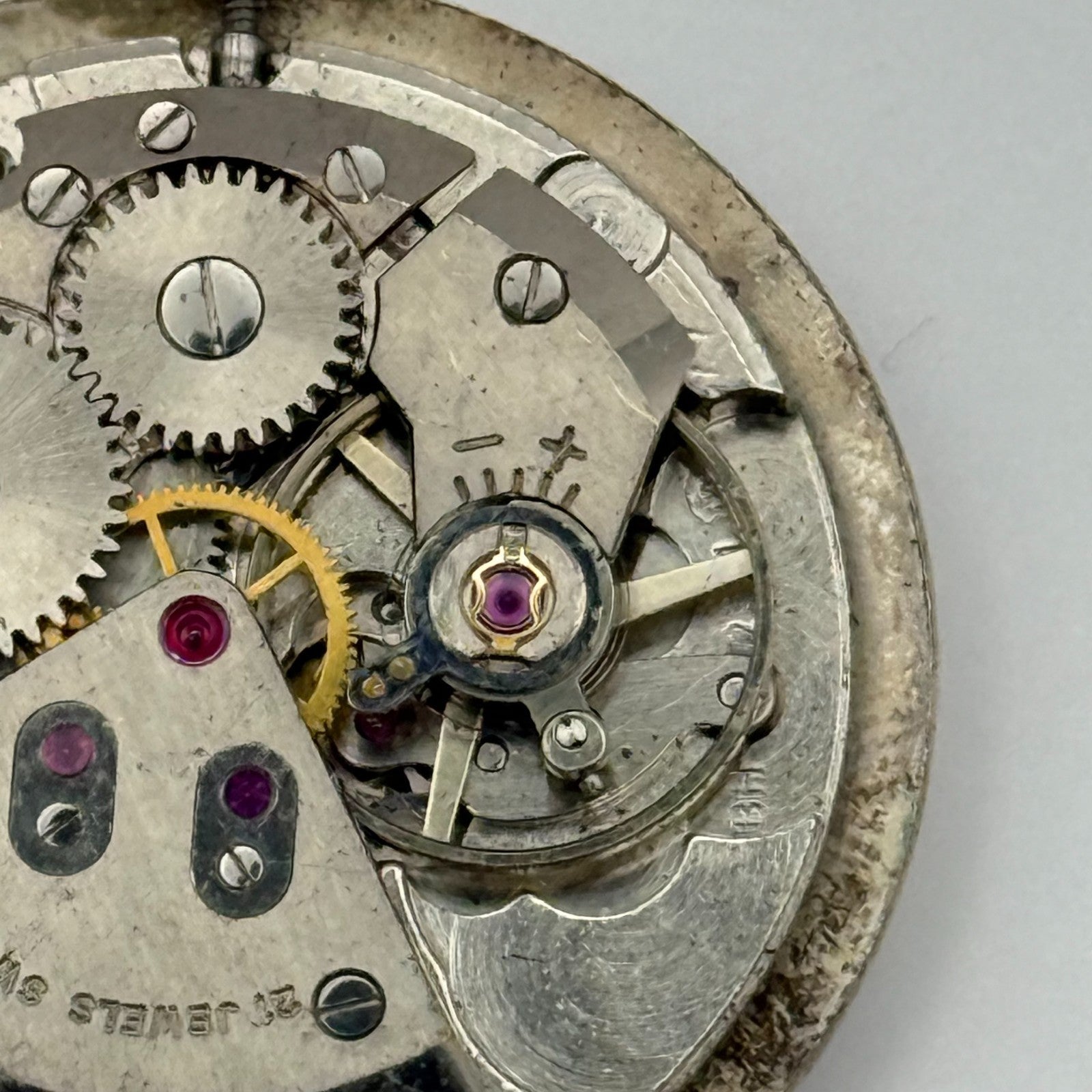 Avia ETA 2391 Watch Movement Manual Wind Vintage Swiss 17 Jewels Parts 25.7mm