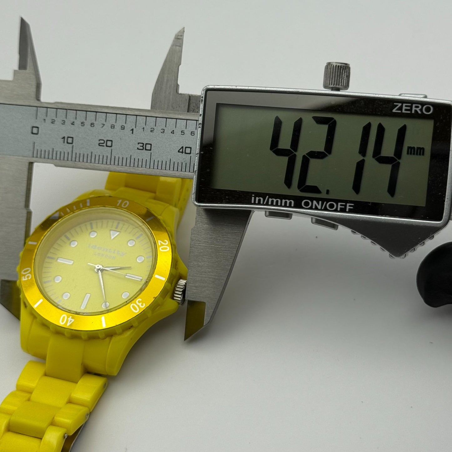 Identity London Unisex Kids Yellow Quartz Watch Bracelet Working 42mm