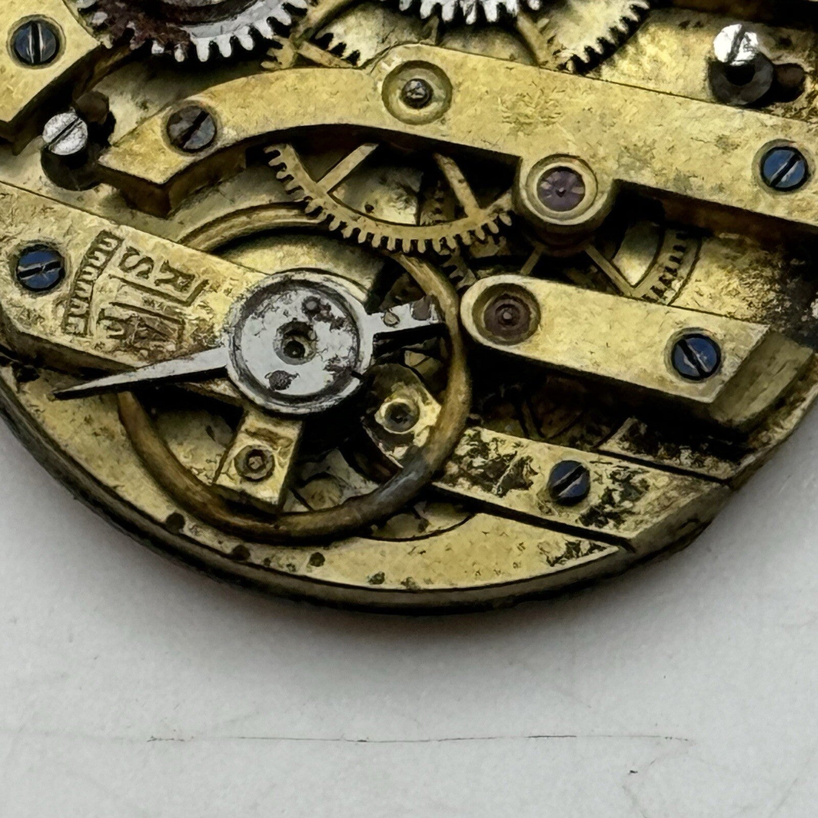 28.2mm Beautiful Gold Patterned Dial Cylinder Watch Movement For Parts Repair