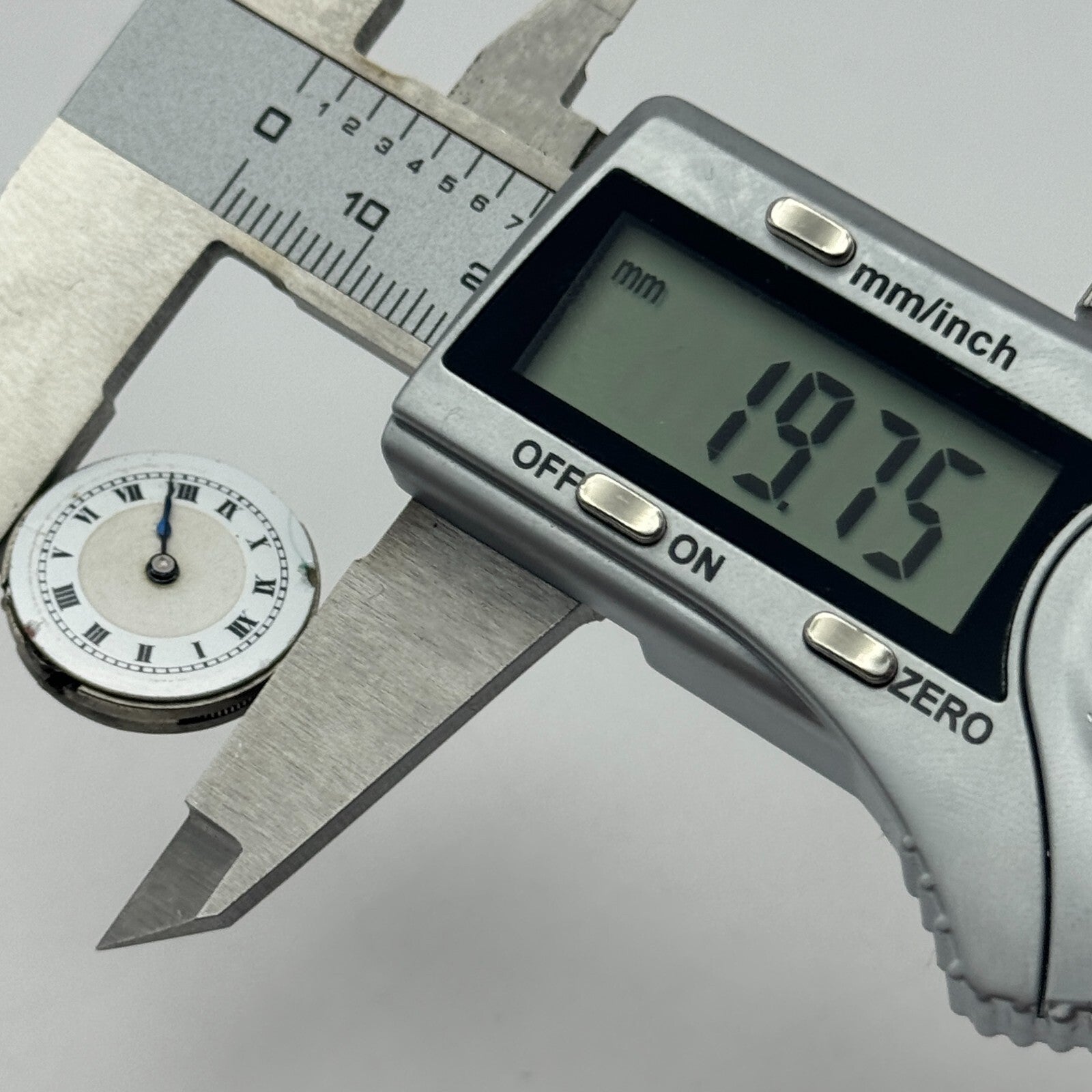 19.7mm Balance Ok Roman Numerals Swiss Bullseye Dial Trench Manual Wind PART