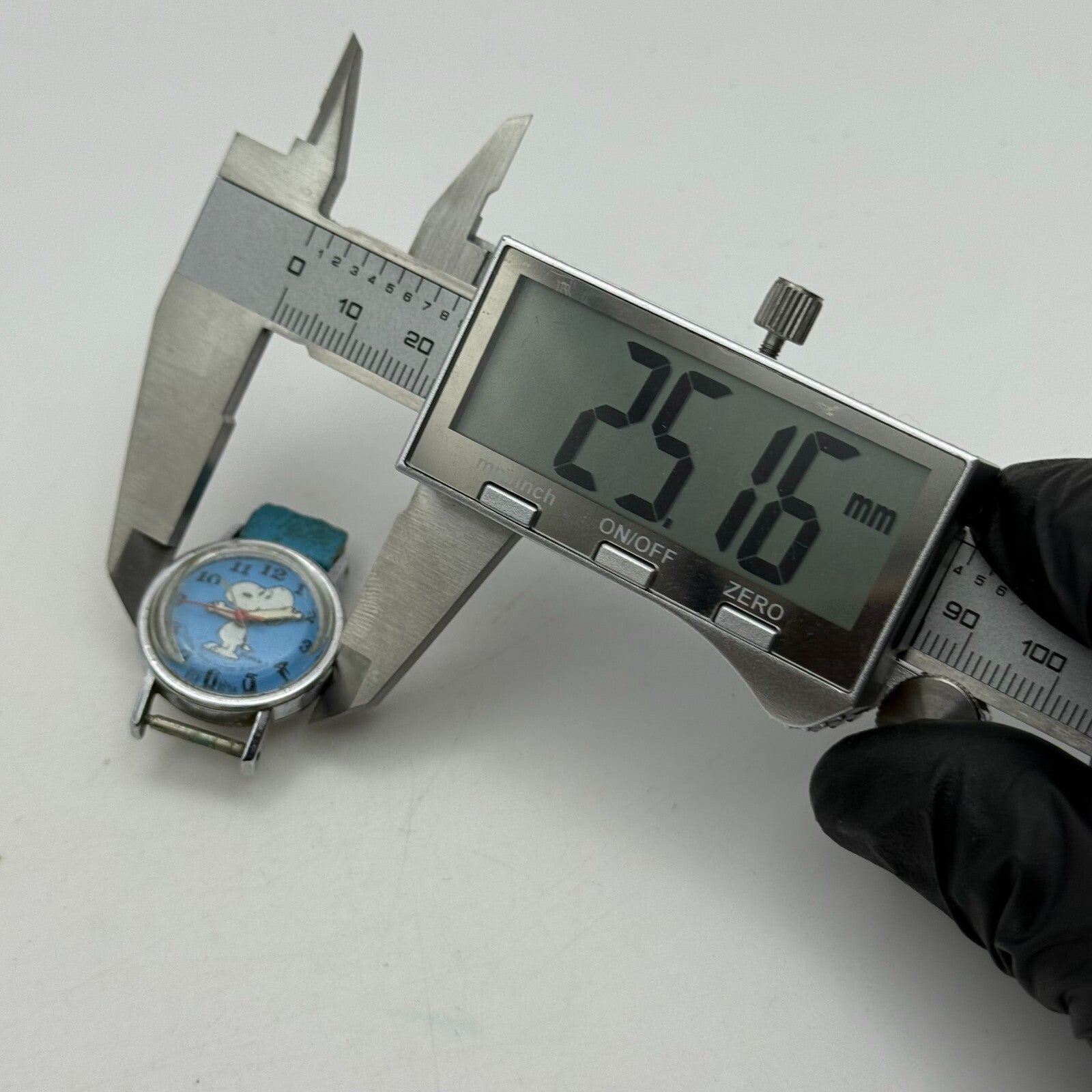 25mm Vintage Blue Timex Snoopy 1958 United Feature Syndicate INC Watch FOR PARTS