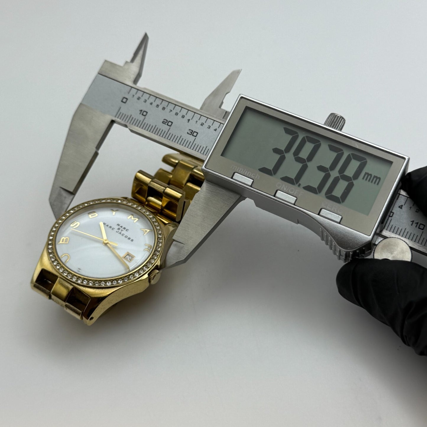 39mm Working Ladies Marc By Marc Jacobs White Date Dial Quartz Watch 5.25 Inches