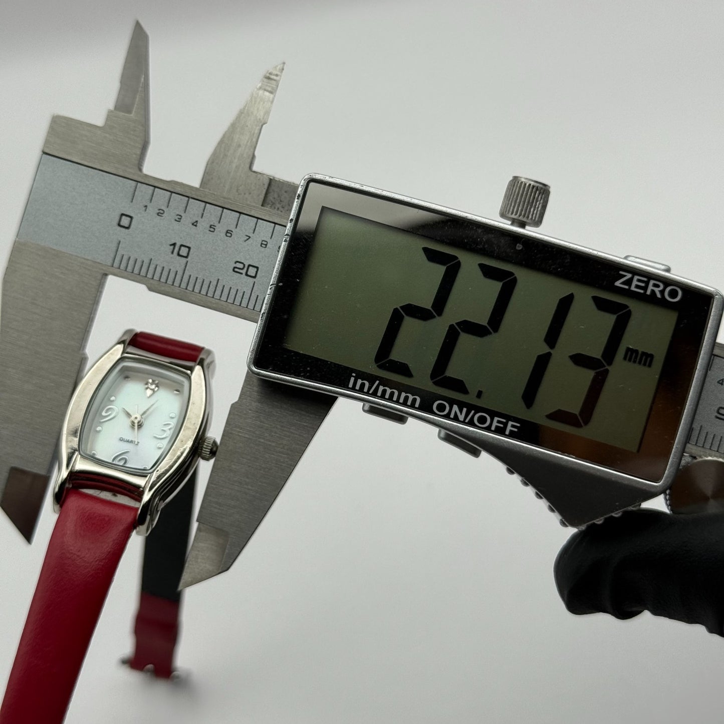 Avon Ladies Quartz Watch Mother of Pearl Dial Red Leather Strap Working 20mm