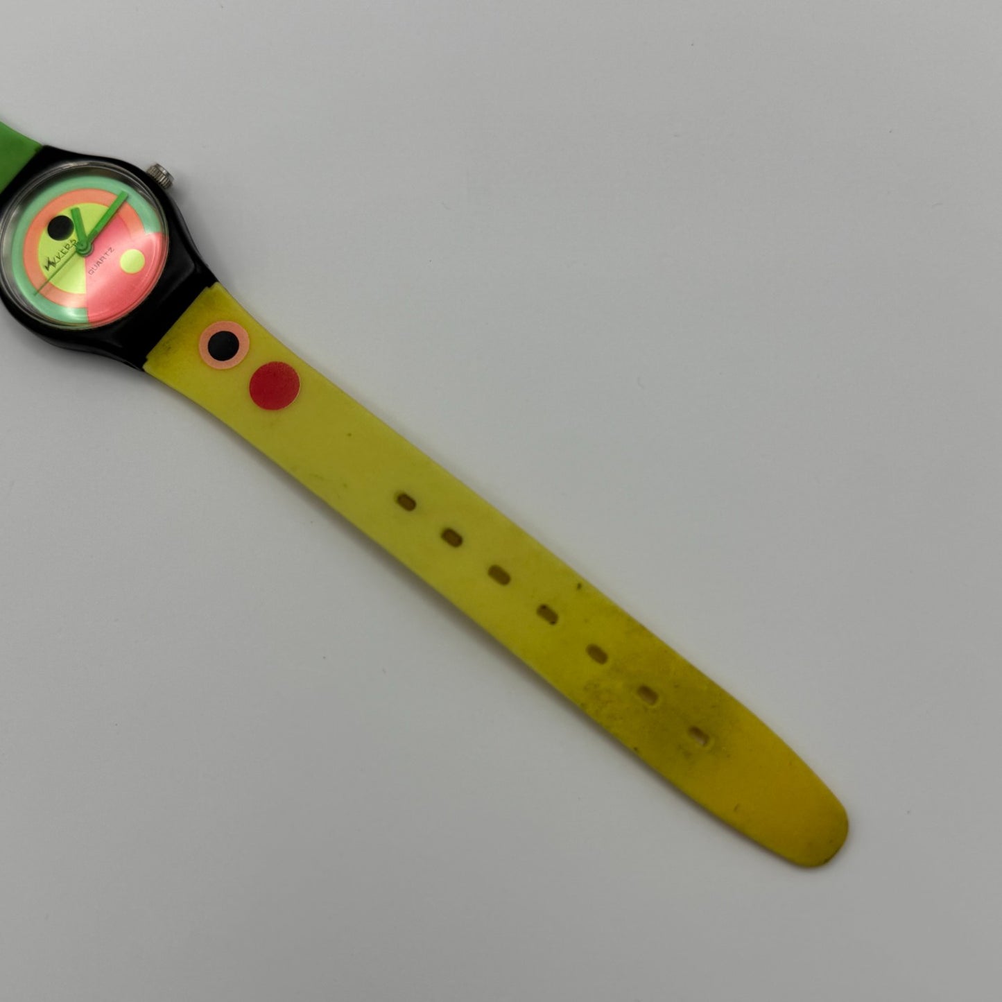 Tikkers Unisex Kids Quartz Watch Colorful Dial Green Yellow Strap Working 24mm