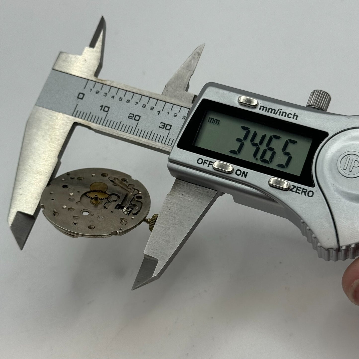 31.1mm Brac 196 Balance Intact Manual Wind 1 Jewel Watch Movement PARTS SPARES