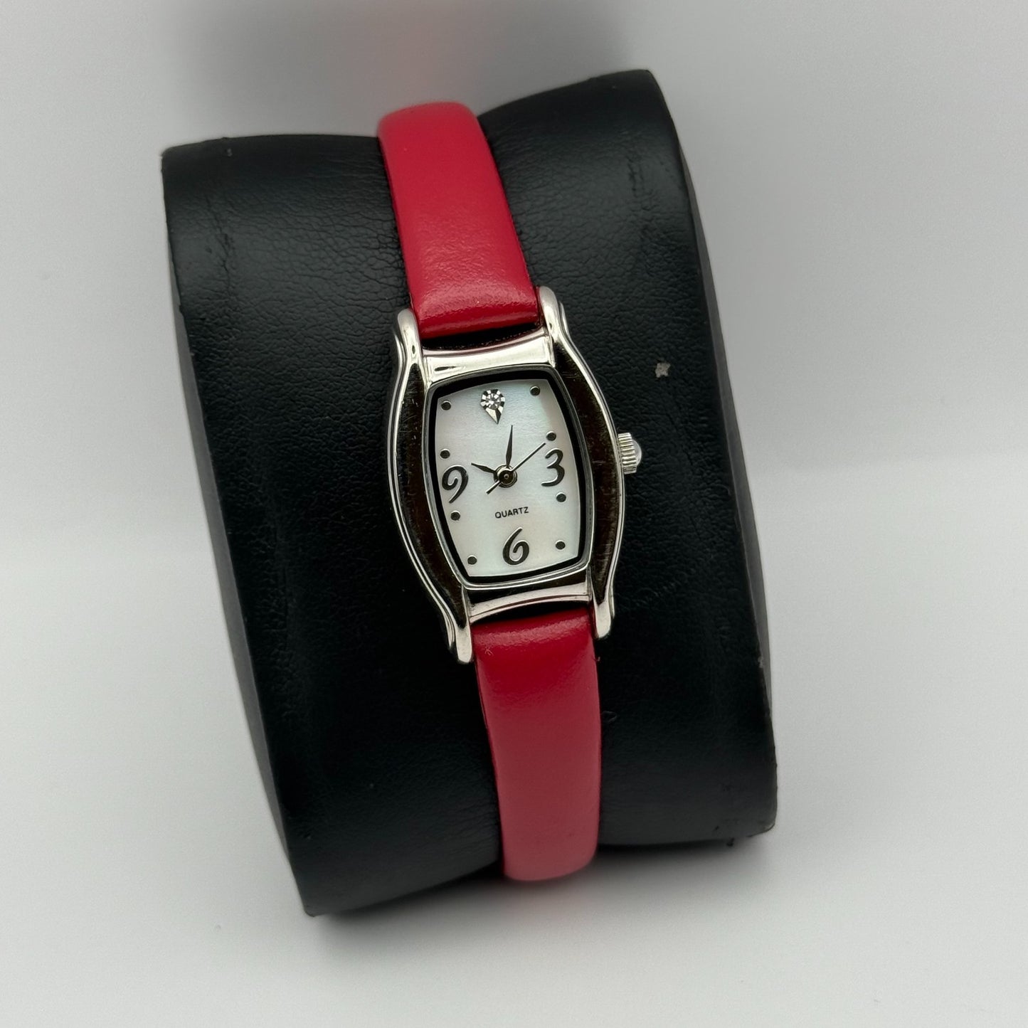 Avon Ladies Quartz Watch Mother of Pearl Dial Red Leather Strap Working 20mm