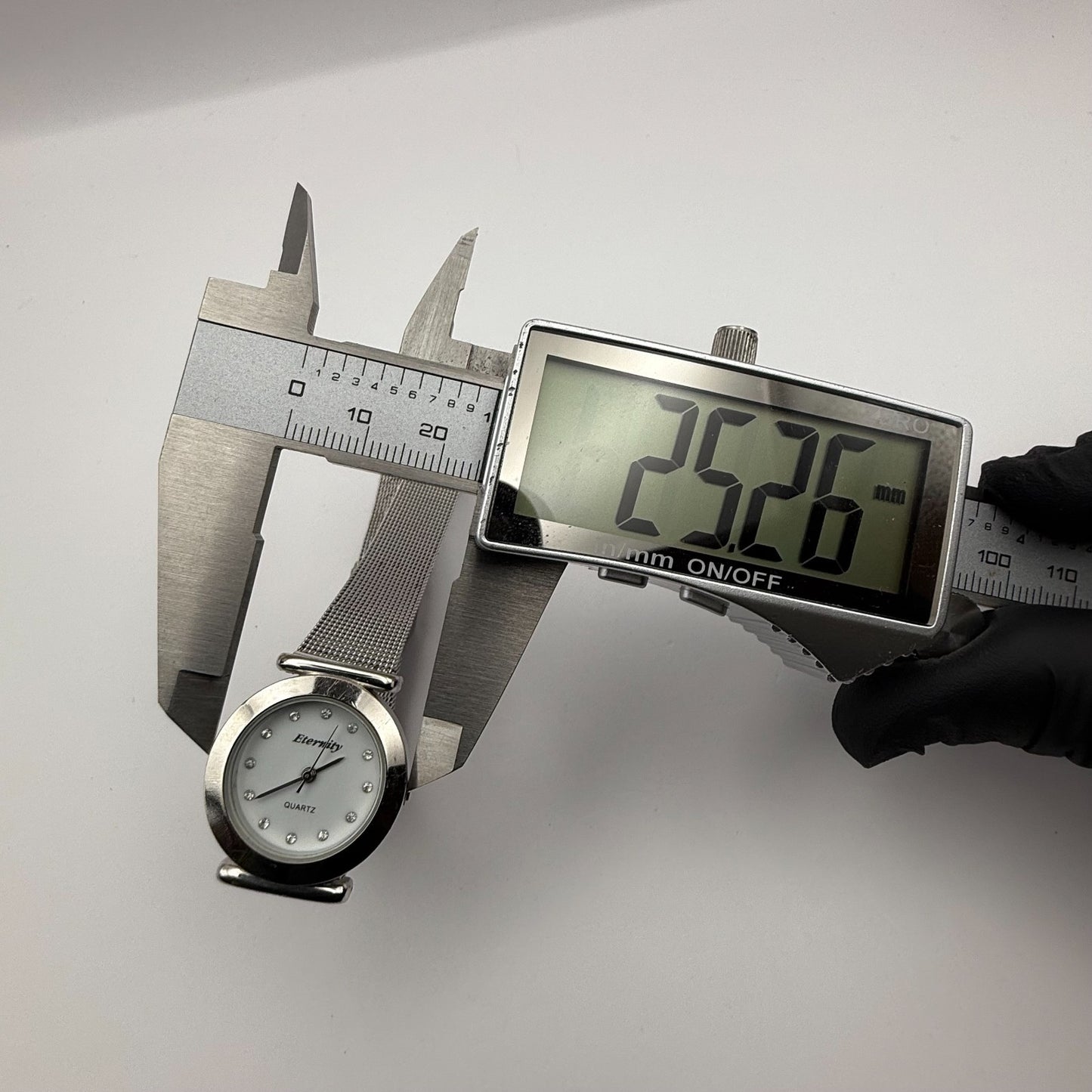 Enternity Ladies Quartz Watch Crystal Markers Silver Tone Mesh Band Working 25mm