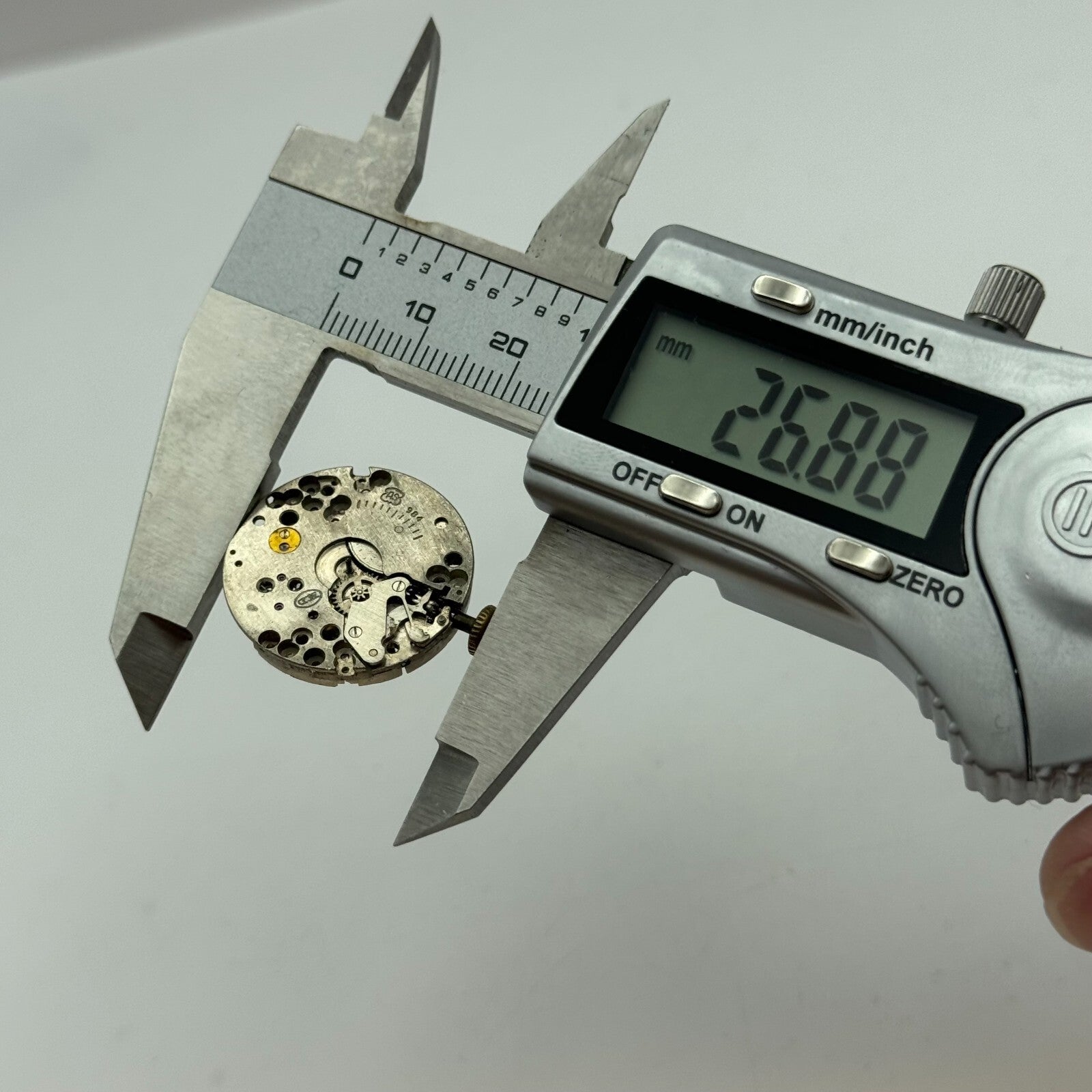 23.6mm Rotary AS 984 Manual Wind 15 Jewels Watch Movement Swiss Vintage PARTS