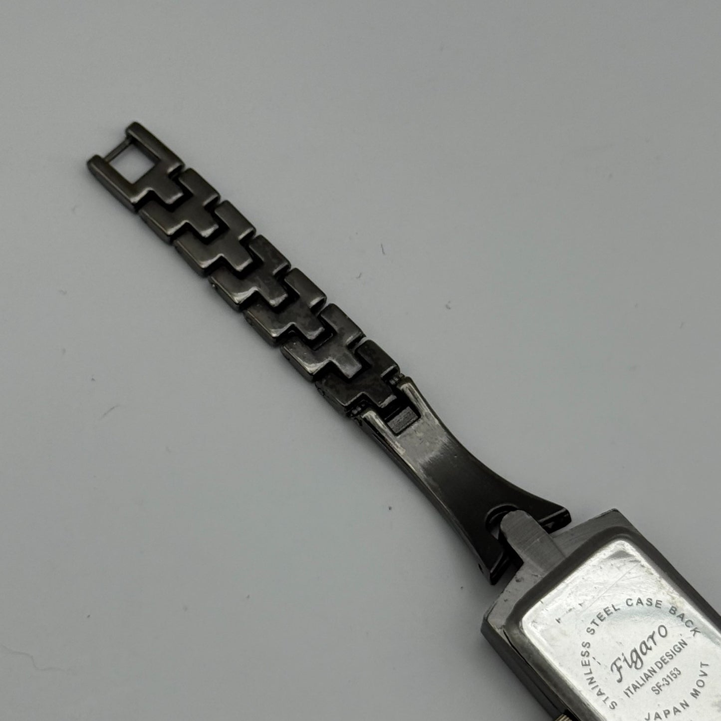 Figaro Italian Design Ladies Quartz Watch Crystal Accents Japan Working 19mm