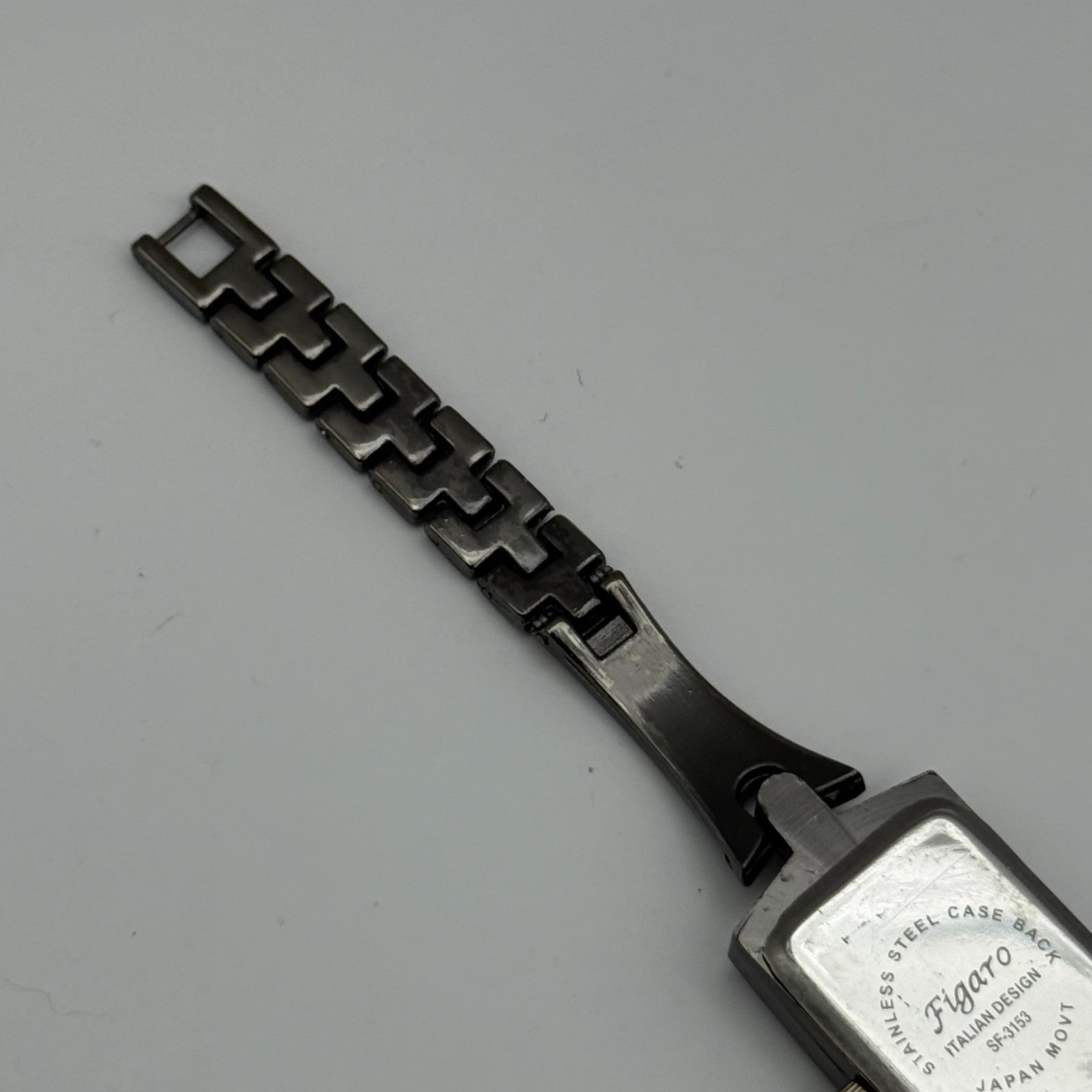 Figaro Italian Design Ladies Quartz Watch Crystal Accents Japan Working 19mm