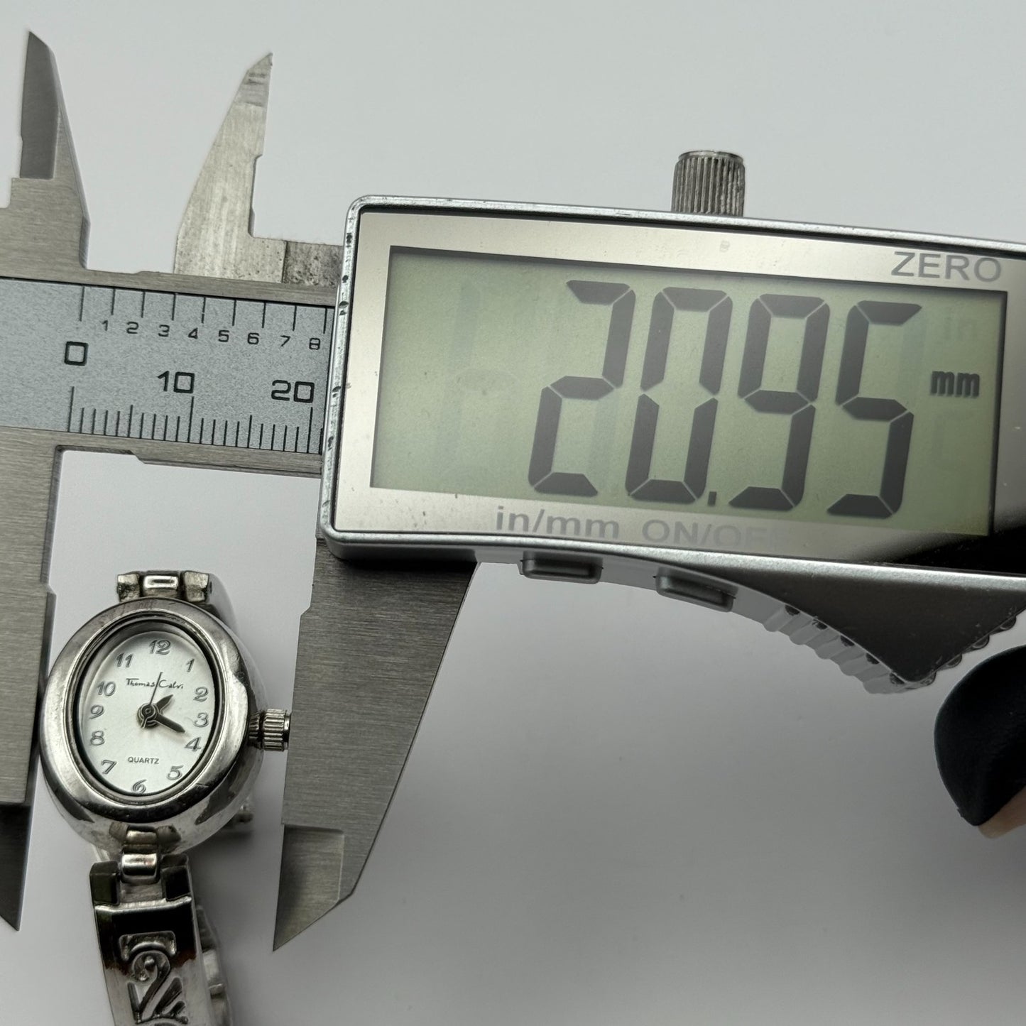 Thomas Calvi Ladies Quartz Watch Oval Dial Silver Tone Bracelet Working 21mm