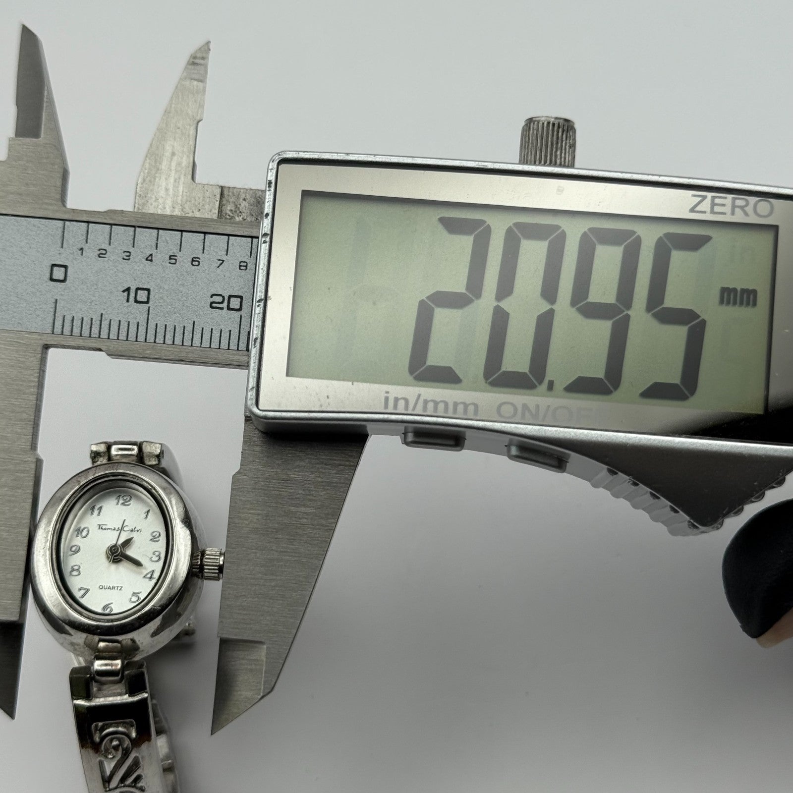 Thomas Calvi Ladies Quartz Watch Oval Dial Silver Tone Bracelet Working 21mm