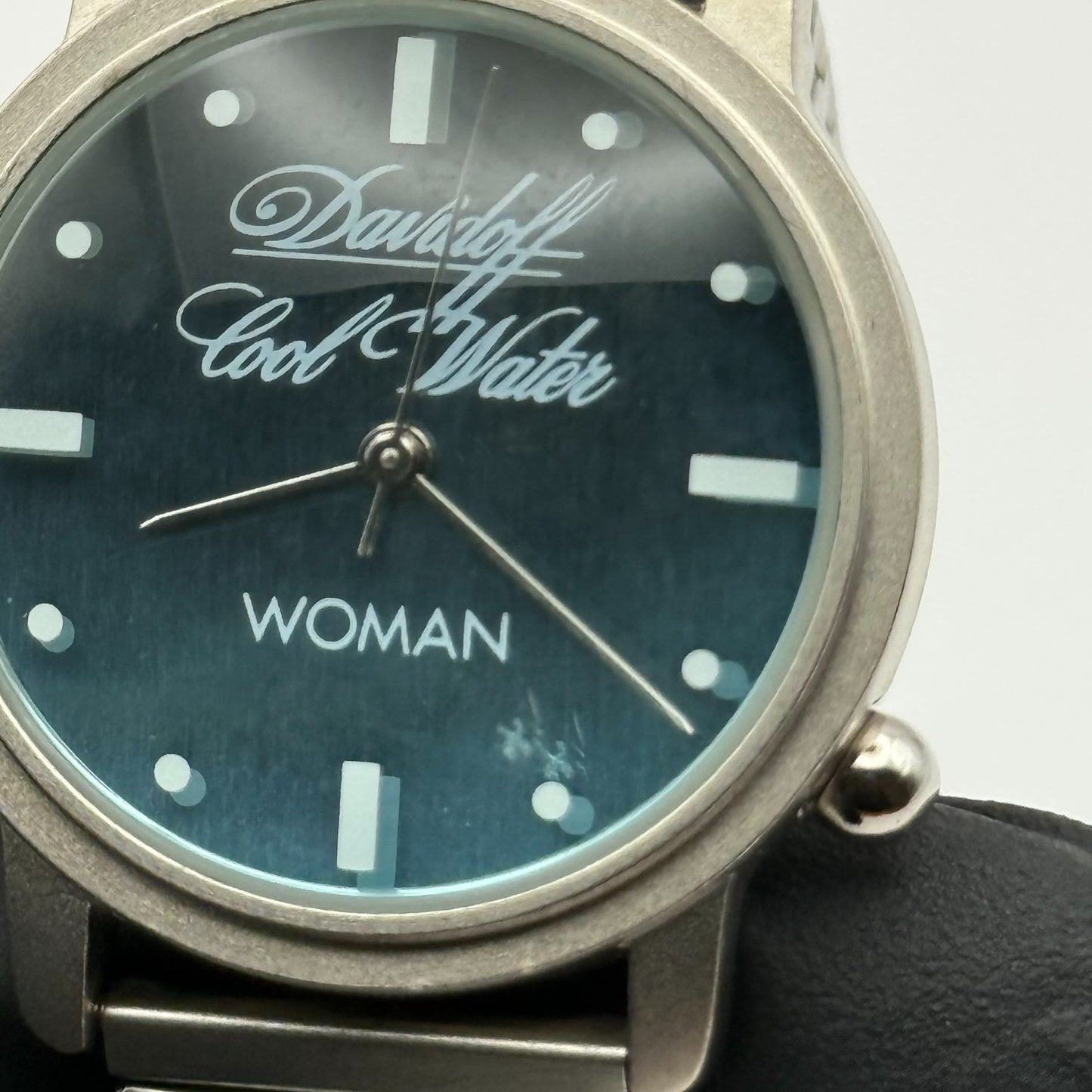 Davidoff Cool Water Ladies Quartz Watch Silver Tone Stretch Band Working 31mm