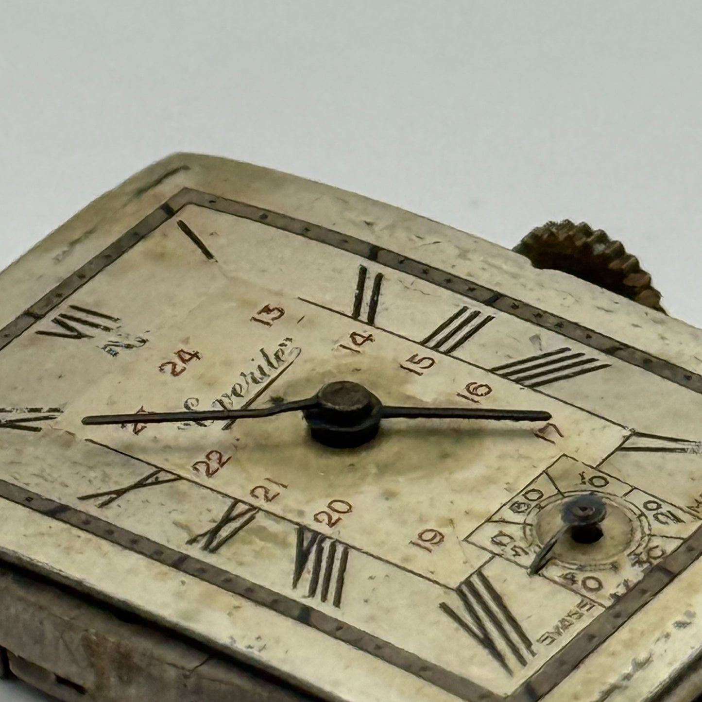 Everite 9/300 Tank Watch Movement Running 7 Jewels Manual Wind Parts 17.9mm